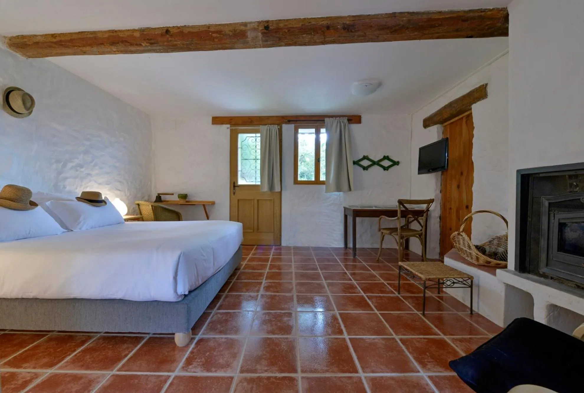 Bedroom, Bed in Domaine De Fraisse