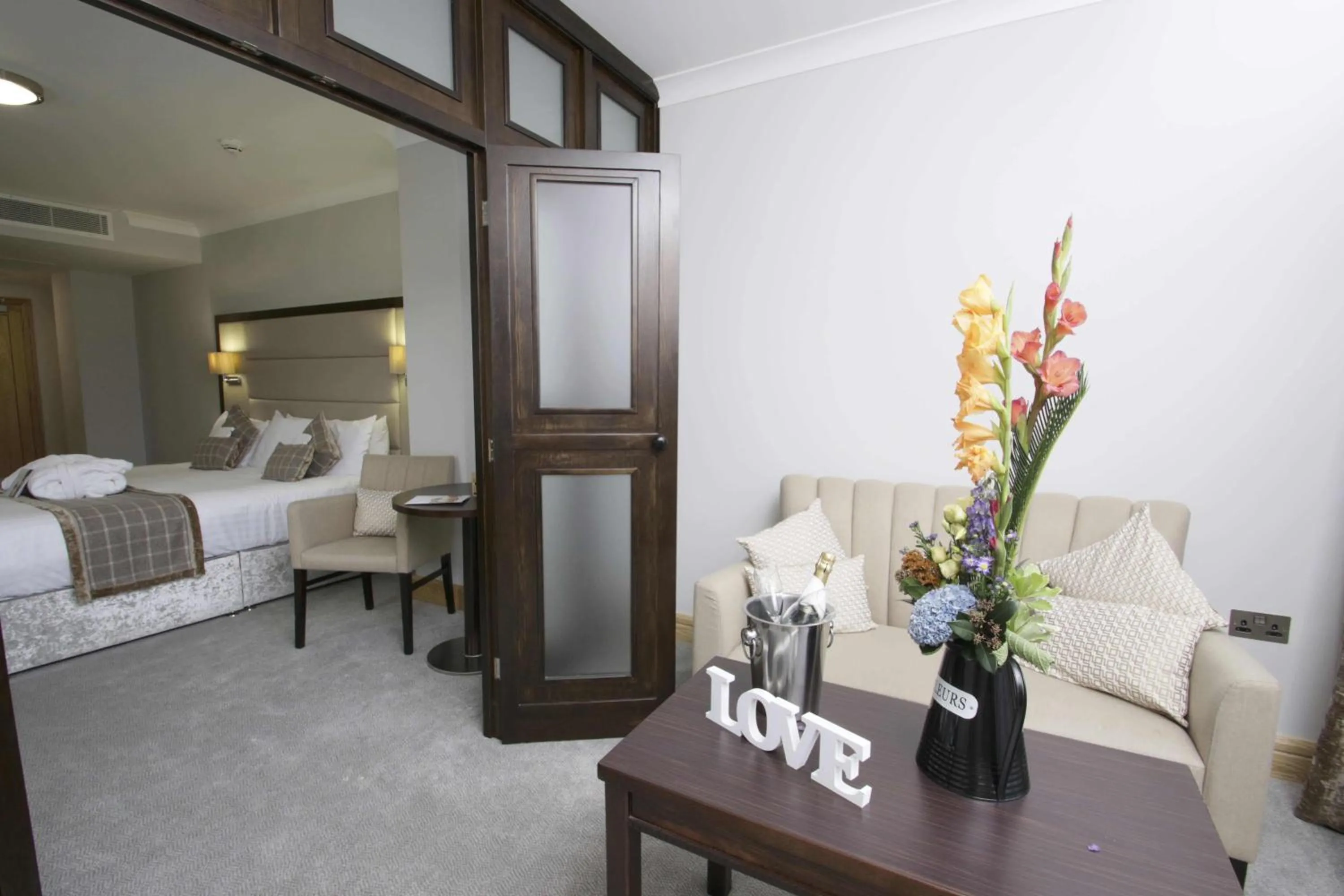 Bed in Menlo Park Hotel