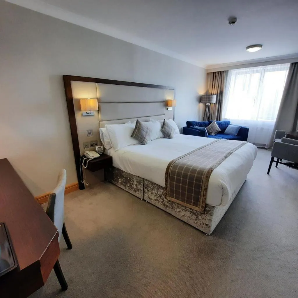 Bed in Menlo Park Hotel