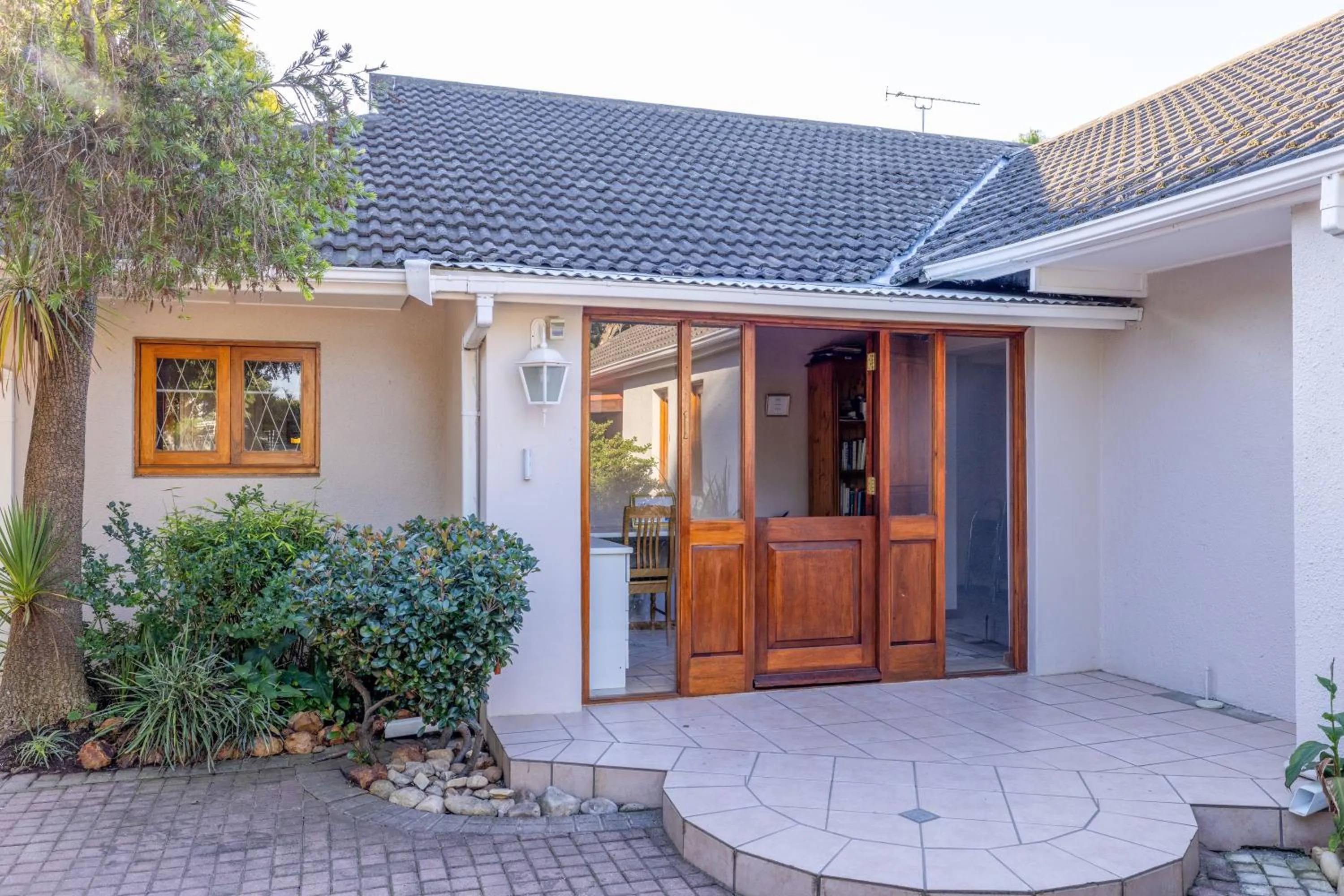 Property building in 1-on-Ross