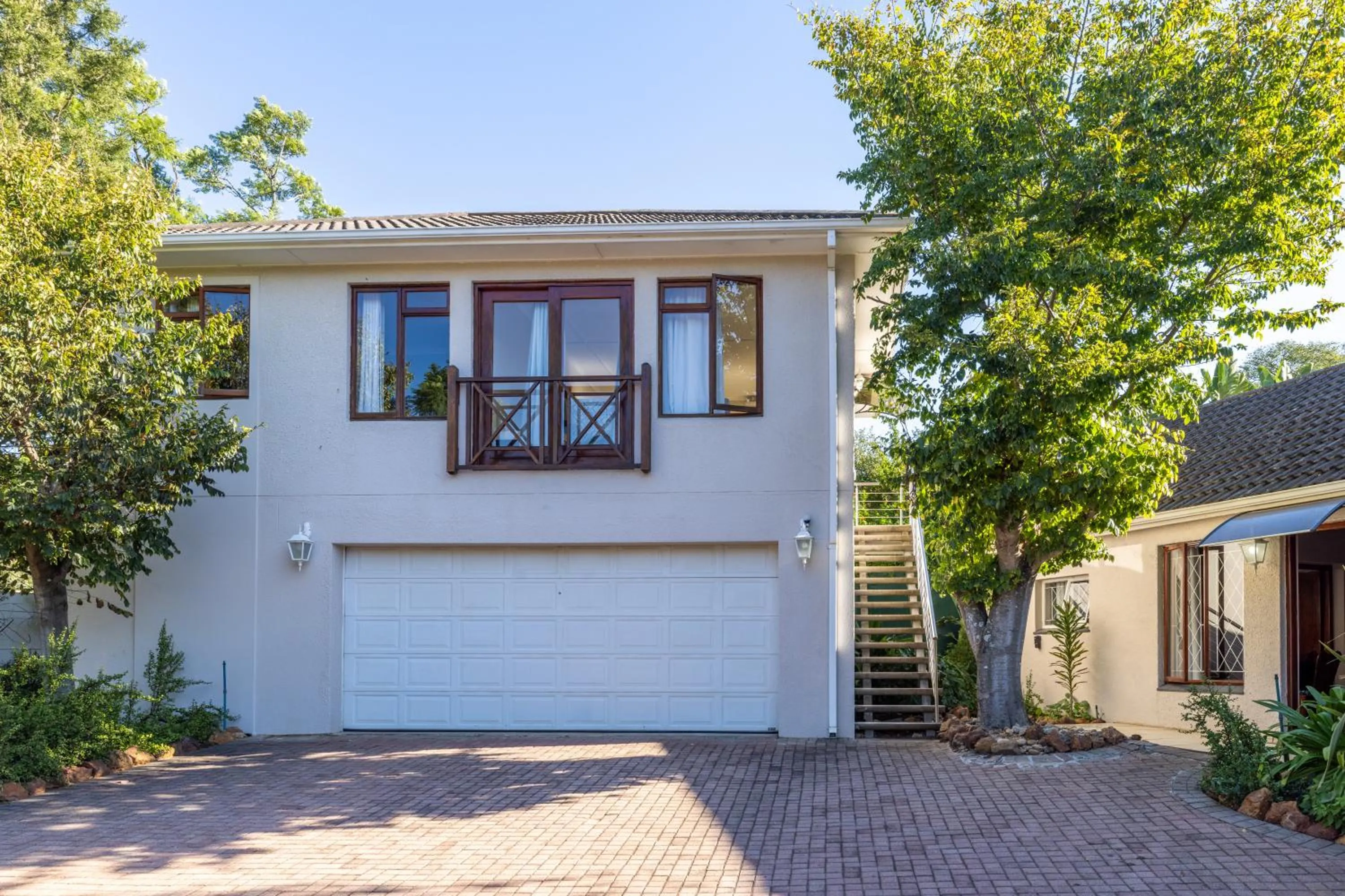 Property building in 1-on-Ross