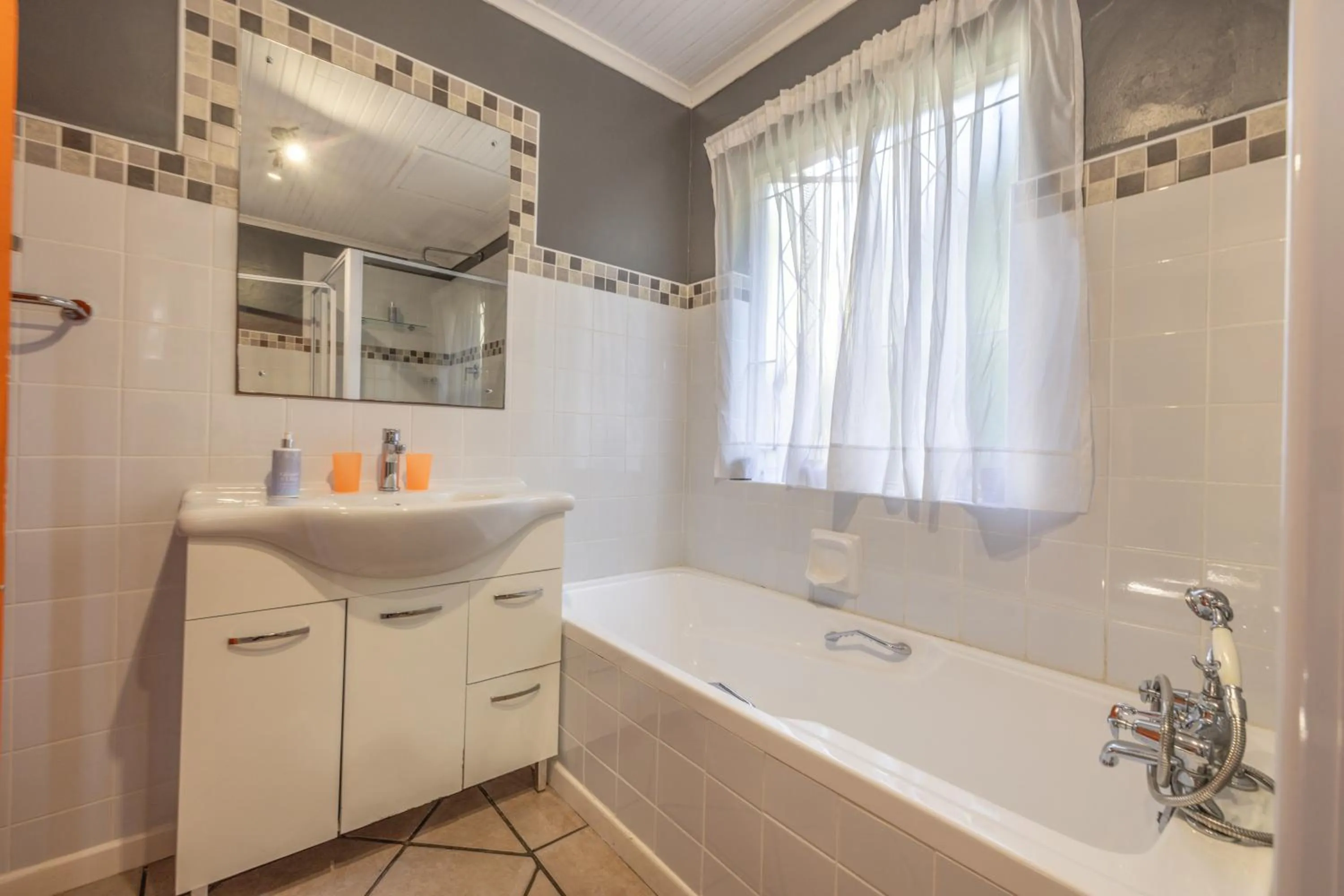 Bathroom in 1-on-Ross