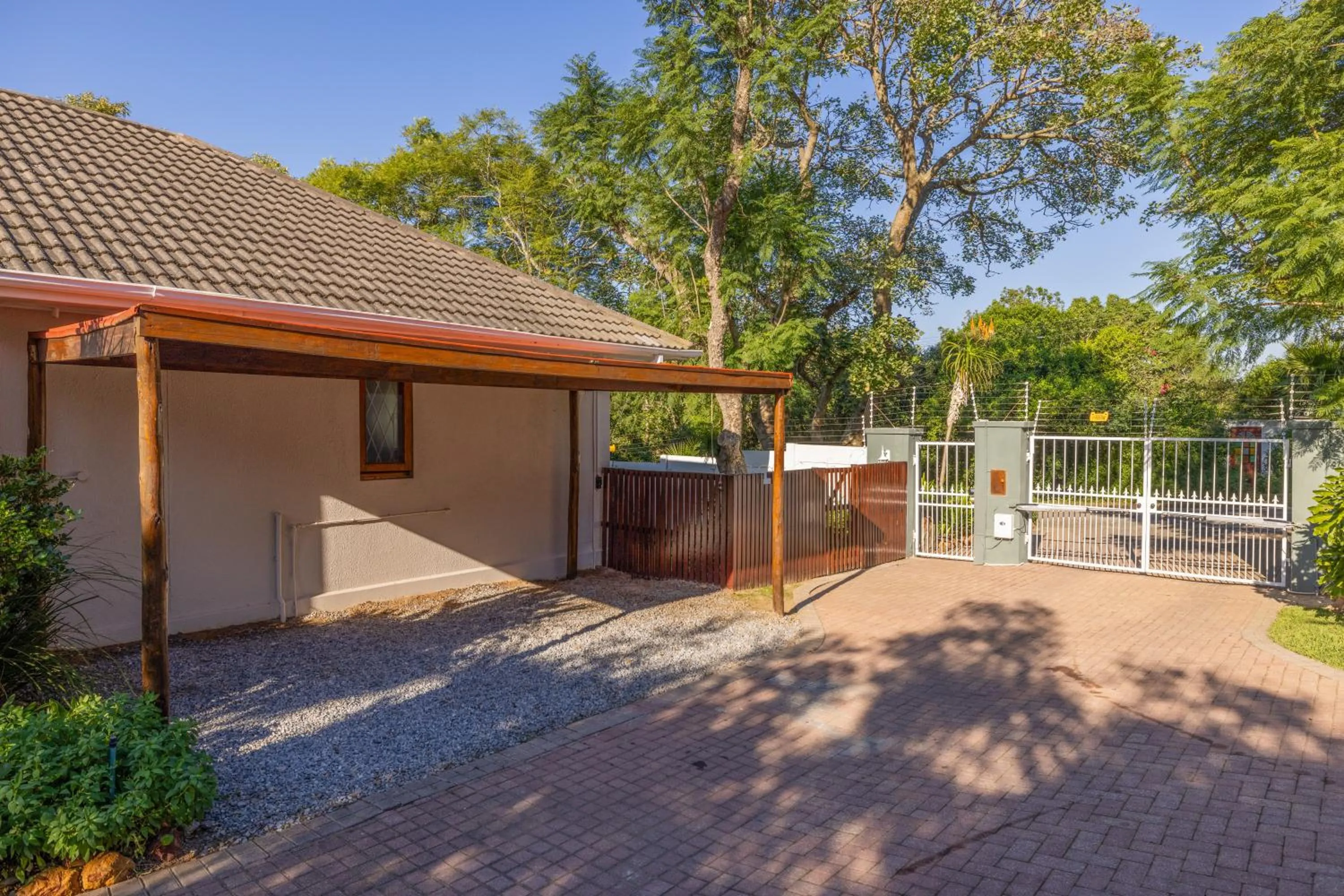 Parking in 1-on-Ross