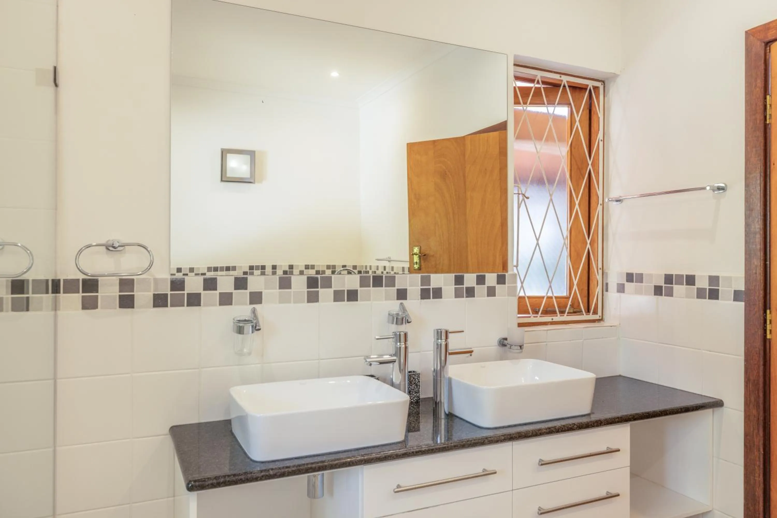 Bathroom in 1-on-Ross