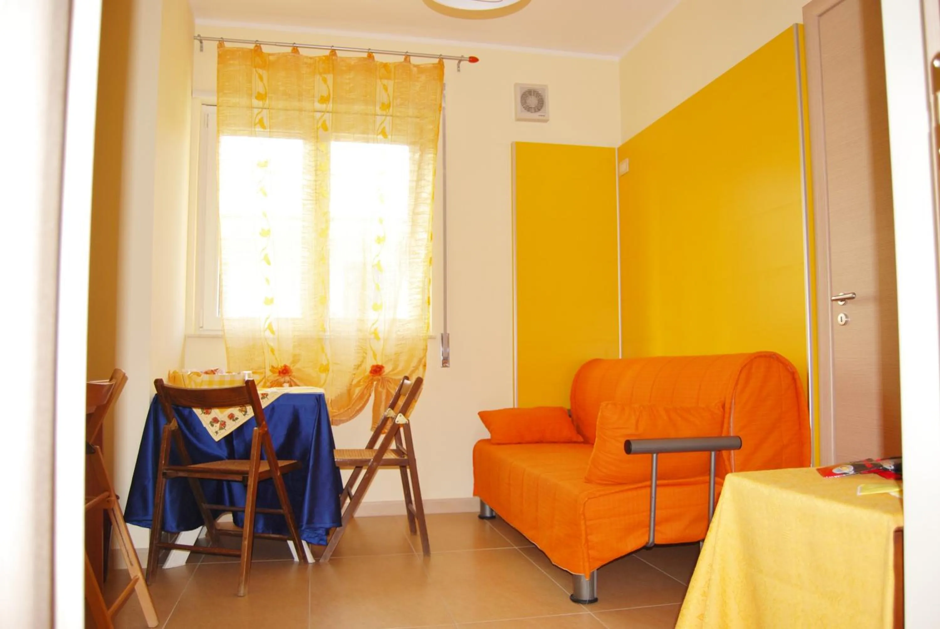 Coffee/tea facilities in B&B La Villetta Gela