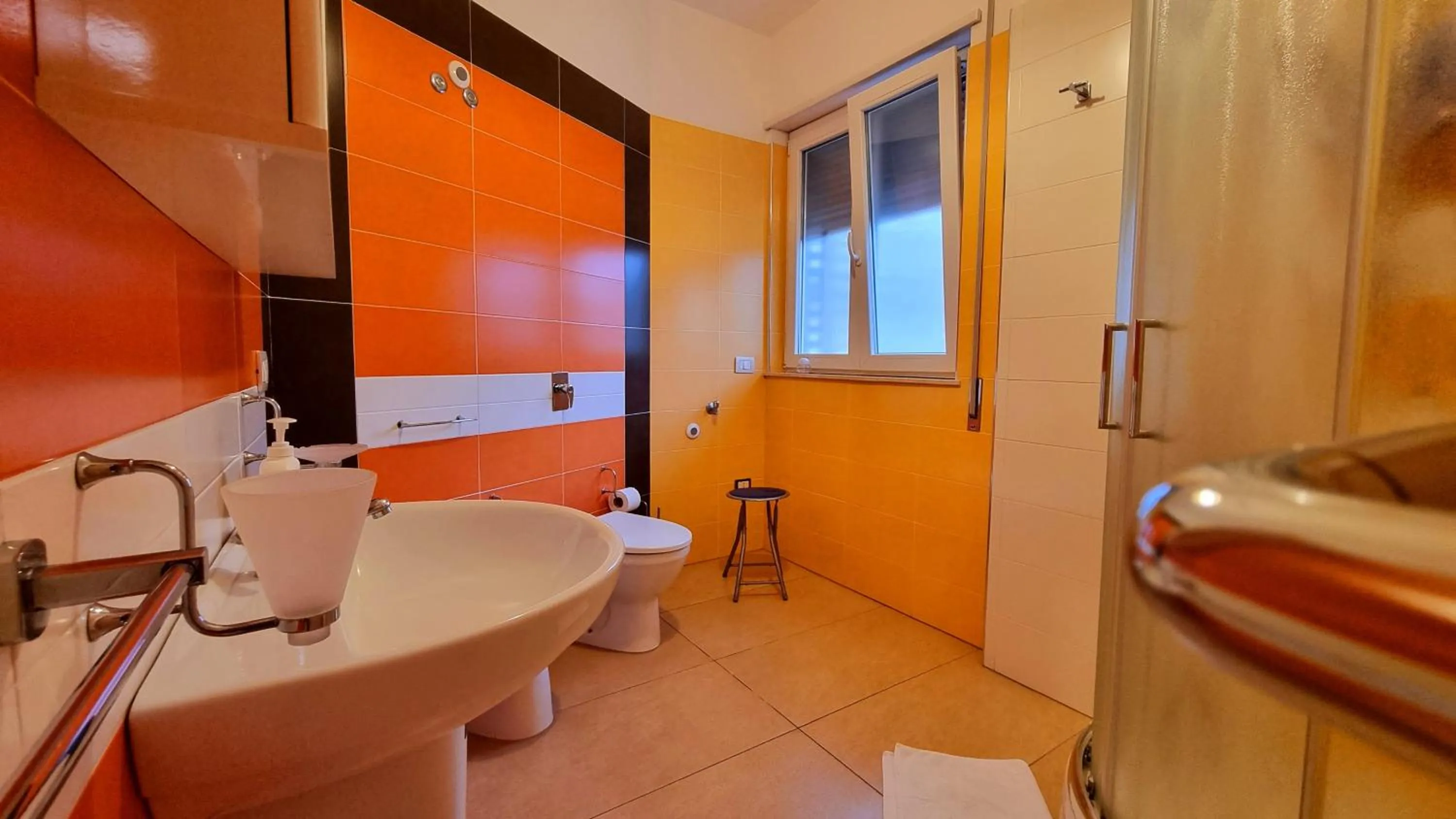 Bathroom in B&B La Villetta Gela