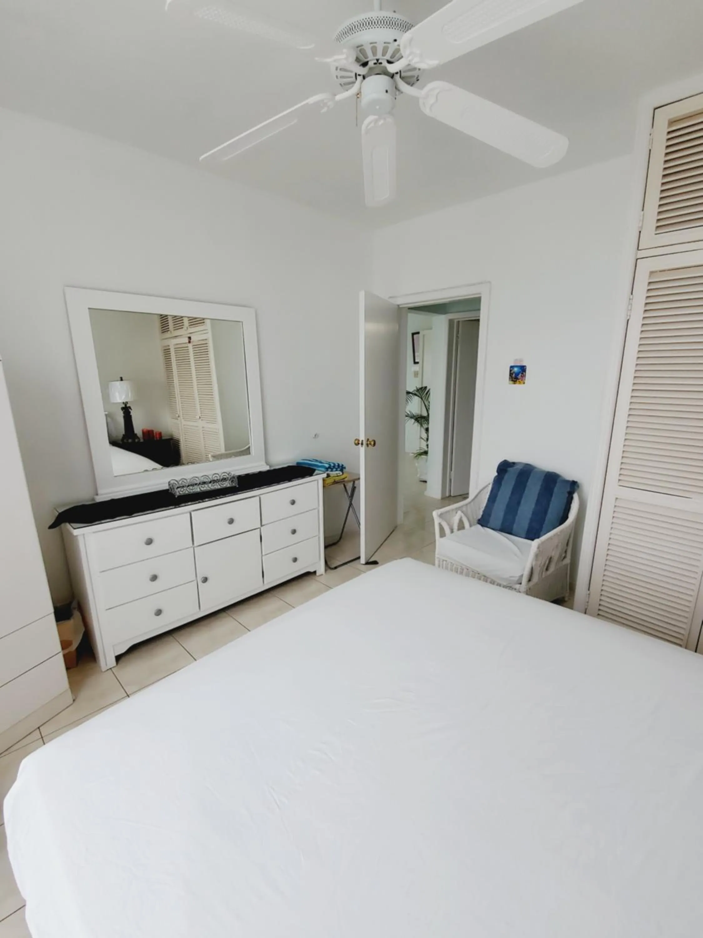 Bedroom, Bed in Blue Topaz