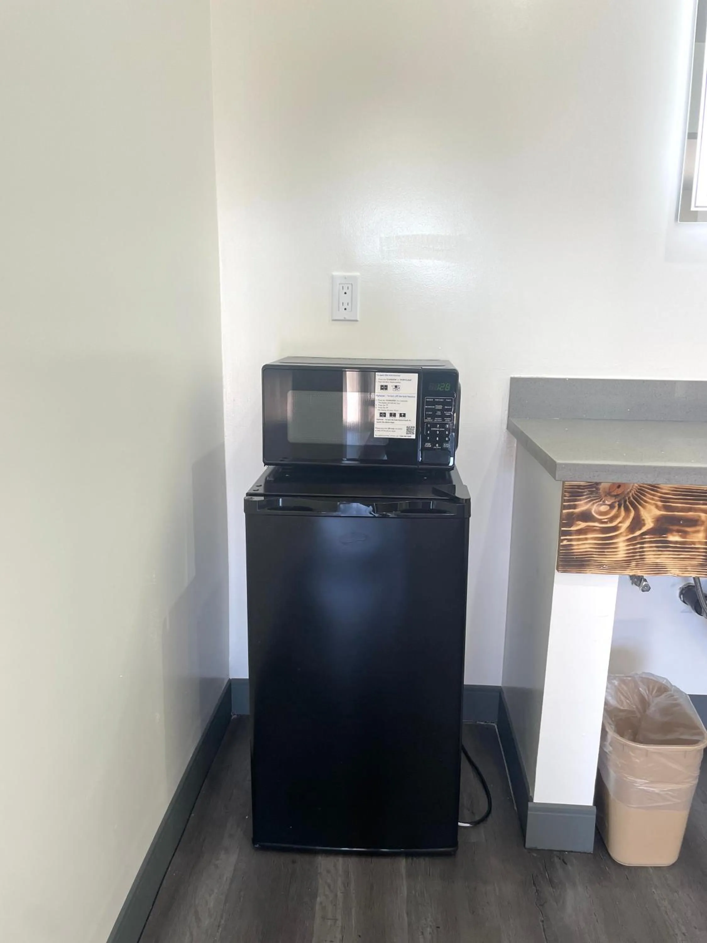 microwave in Newport Bay Inn