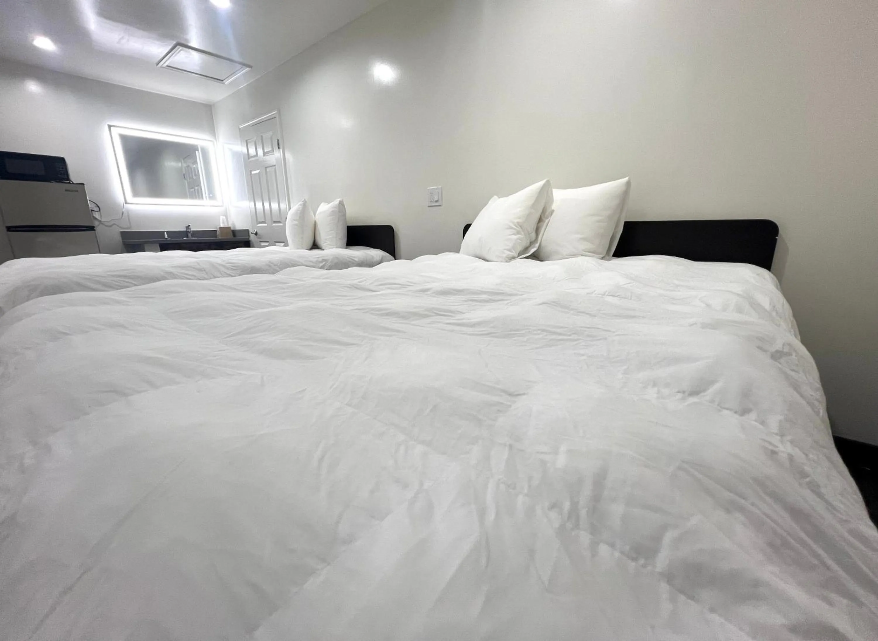 Bed in Newport Bay Inn