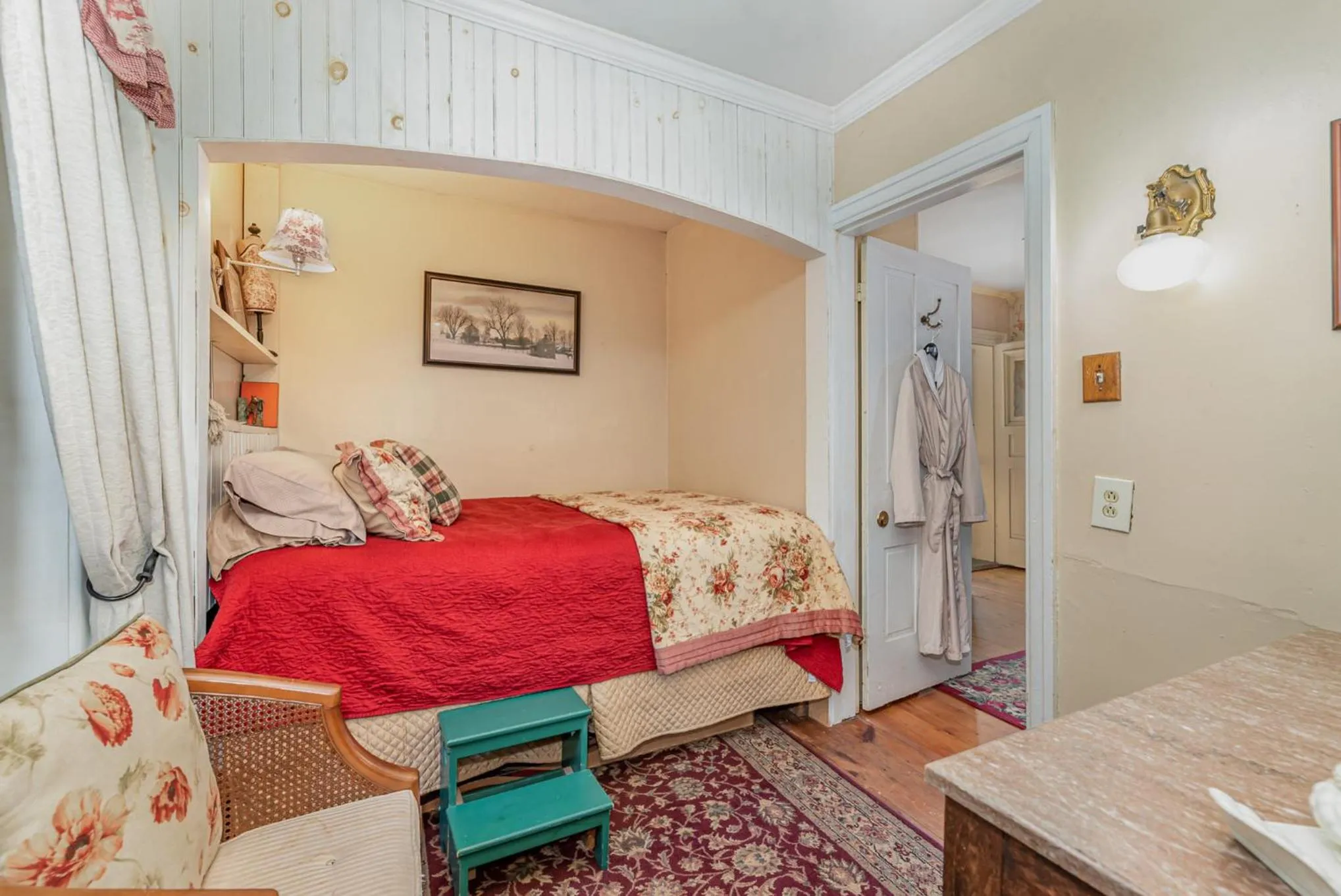 Bed in Fallen Tree Farm Bed and Breakfast