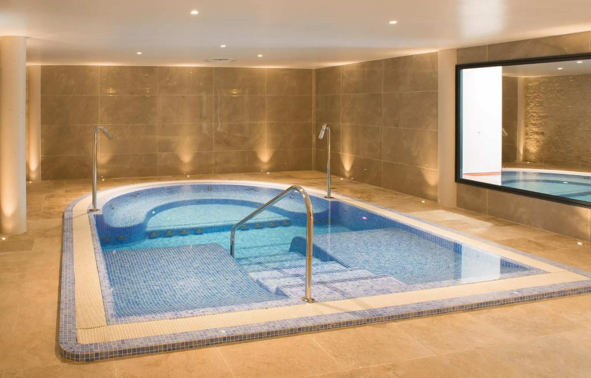 Hot Tub in Château des Vigiers