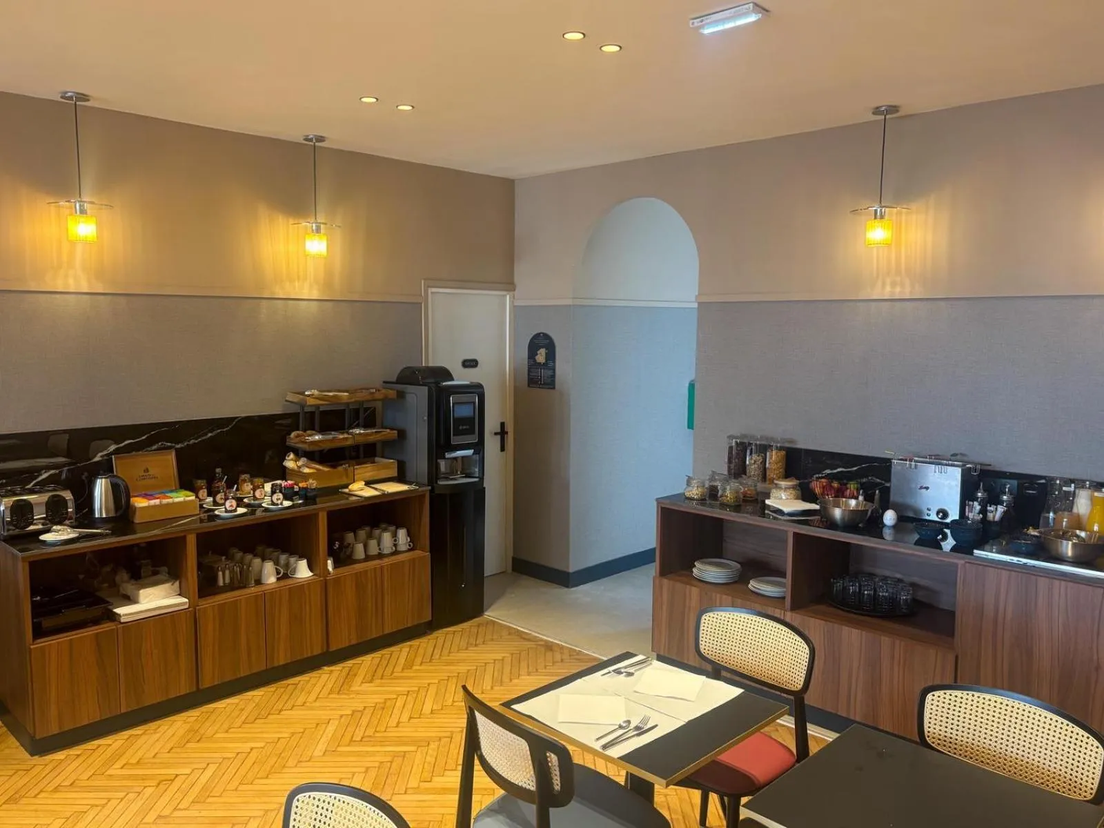 Restaurant/places to eat in Hôtel CASA MOHO - Juan-Les-Pins