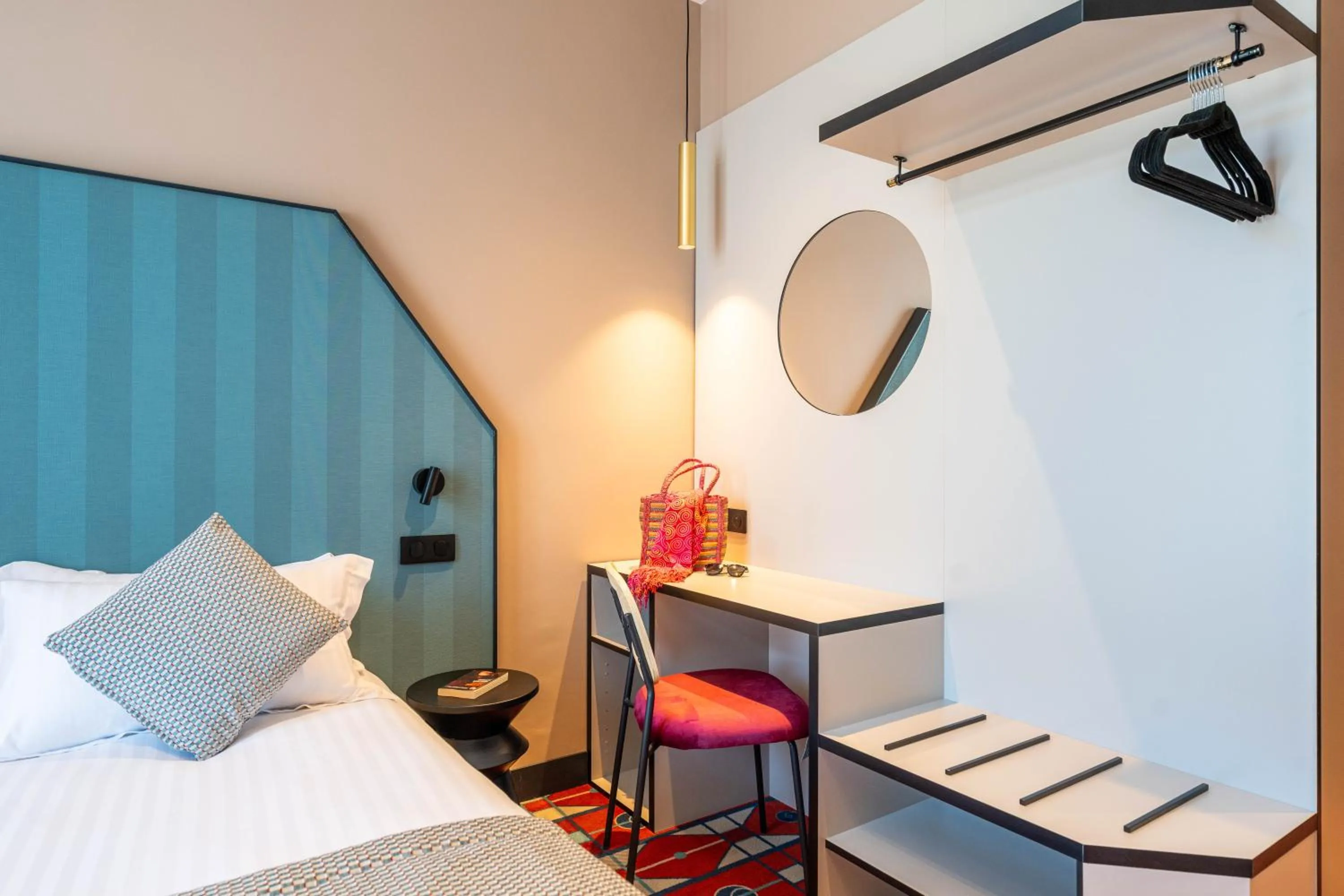 Bed in Hôtel CASA MOHO - Juan-Les-Pins