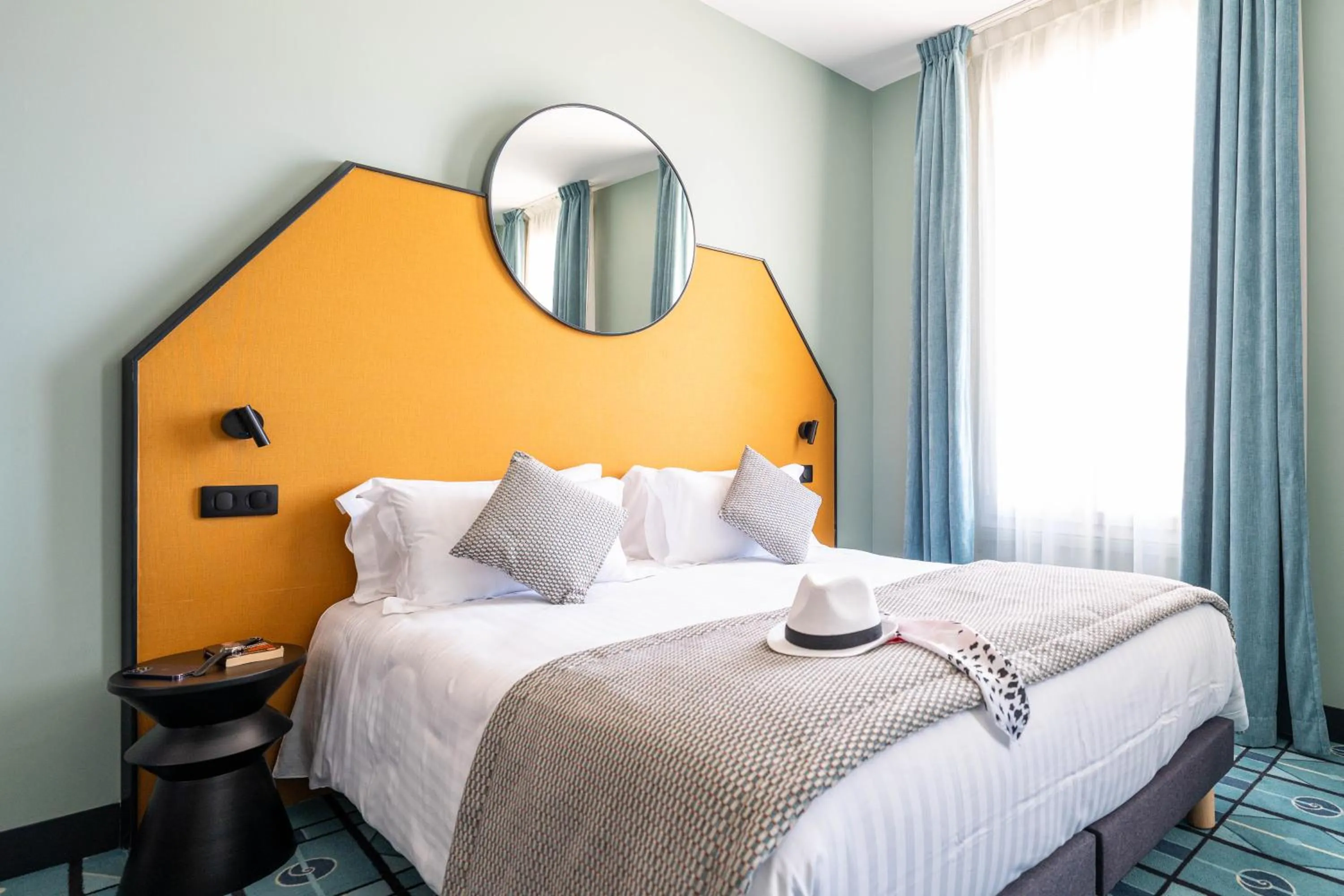 Bed in Hôtel CASA MOHO - Juan-Les-Pins