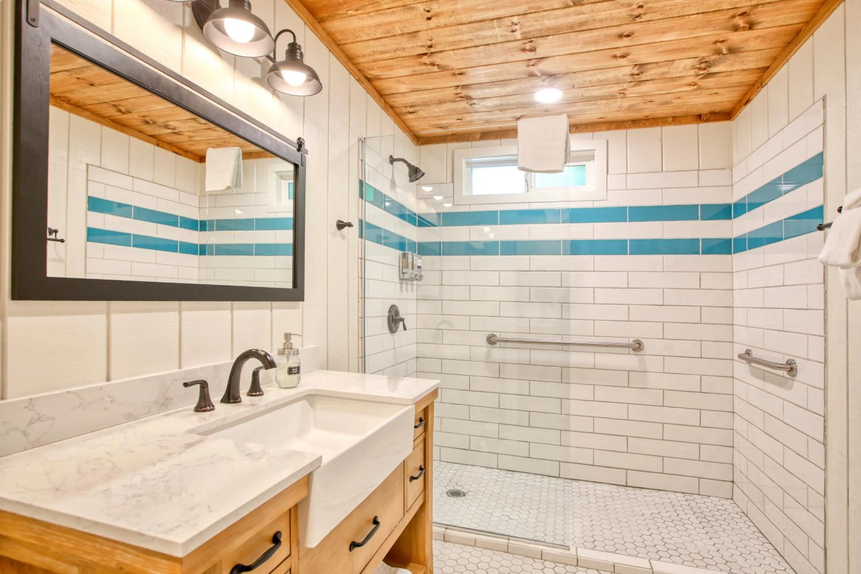 Shower in Fernwood Resort