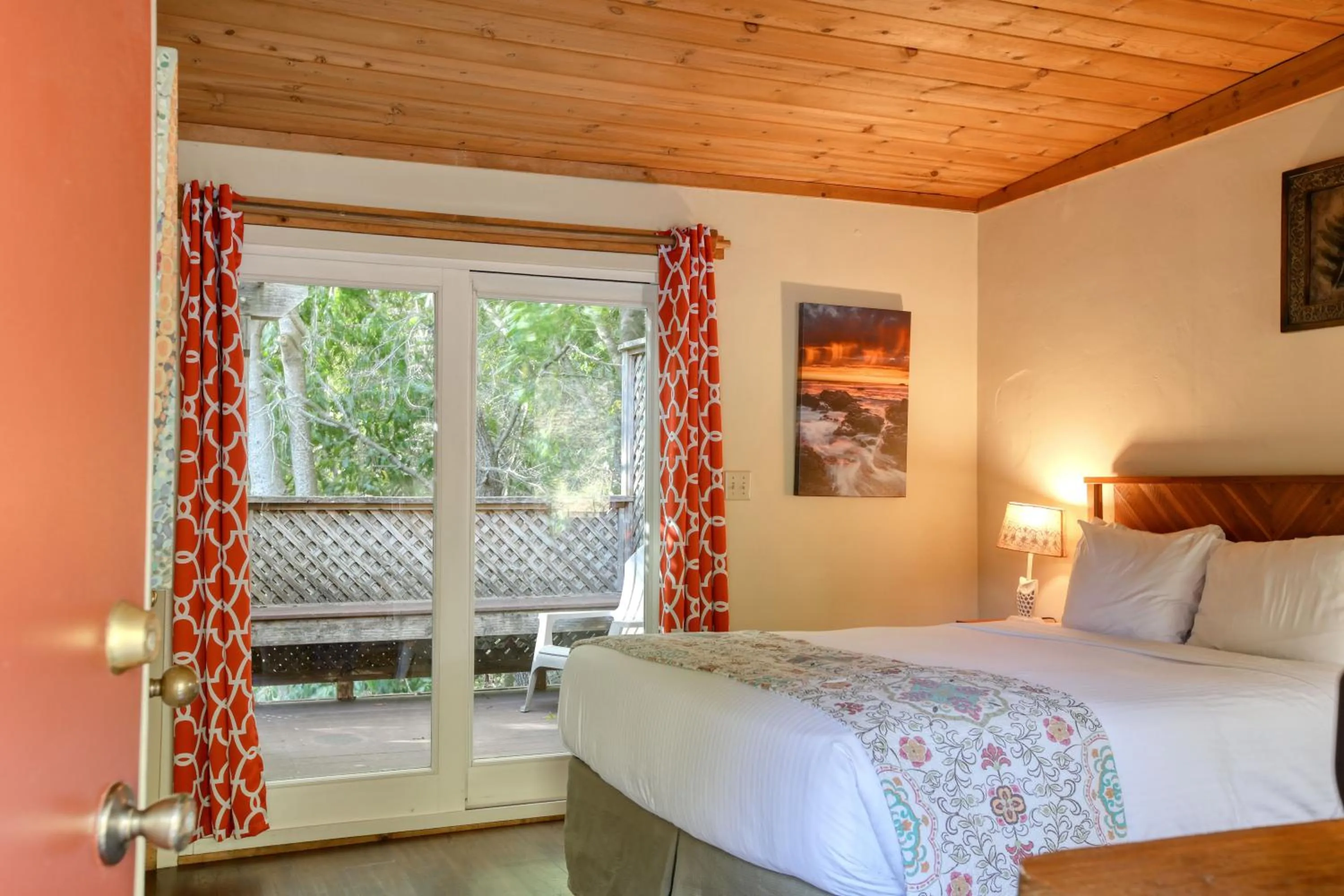 Bedroom, Bed in Fernwood Resort