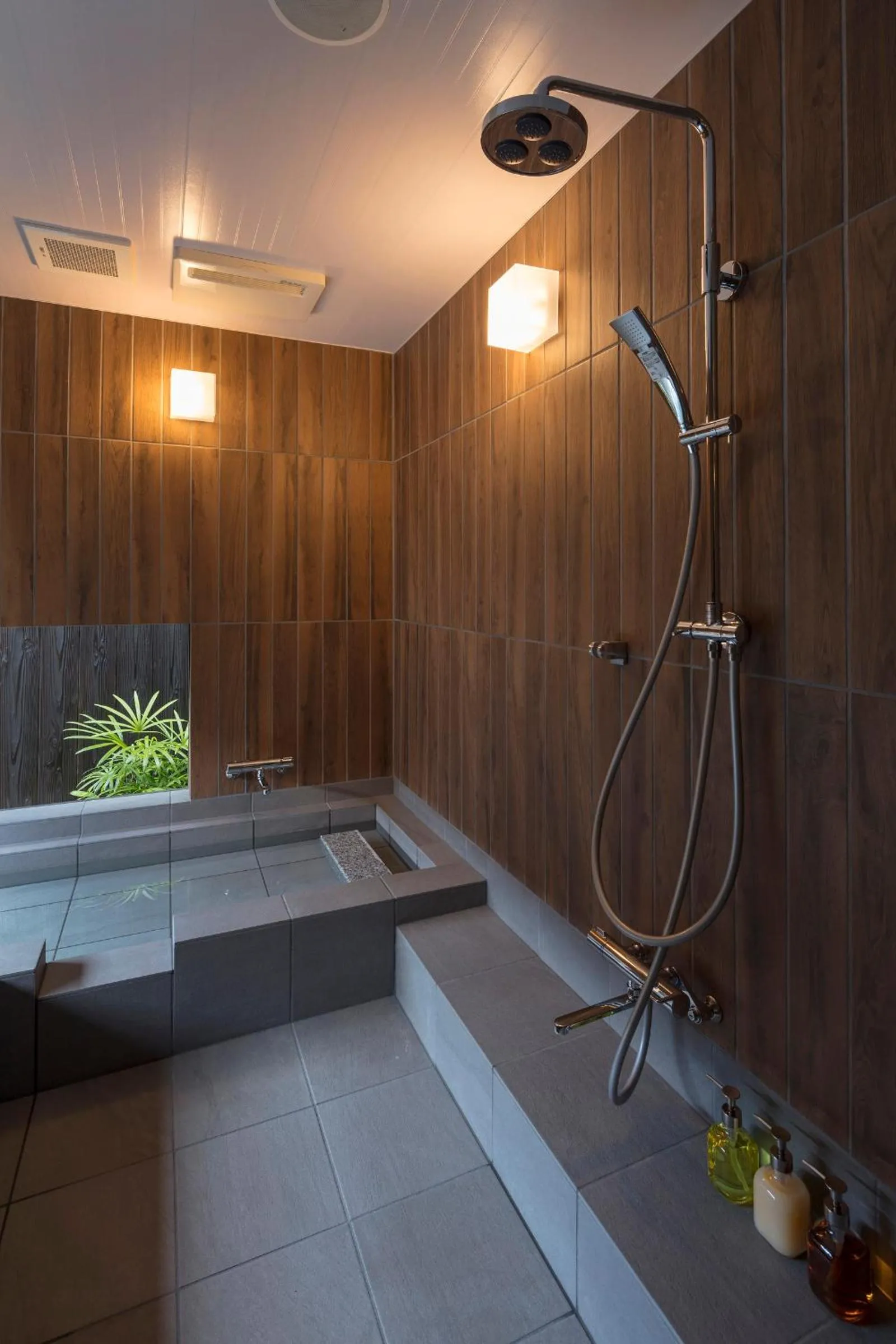Bathroom in Yoitsubaki Machiya House