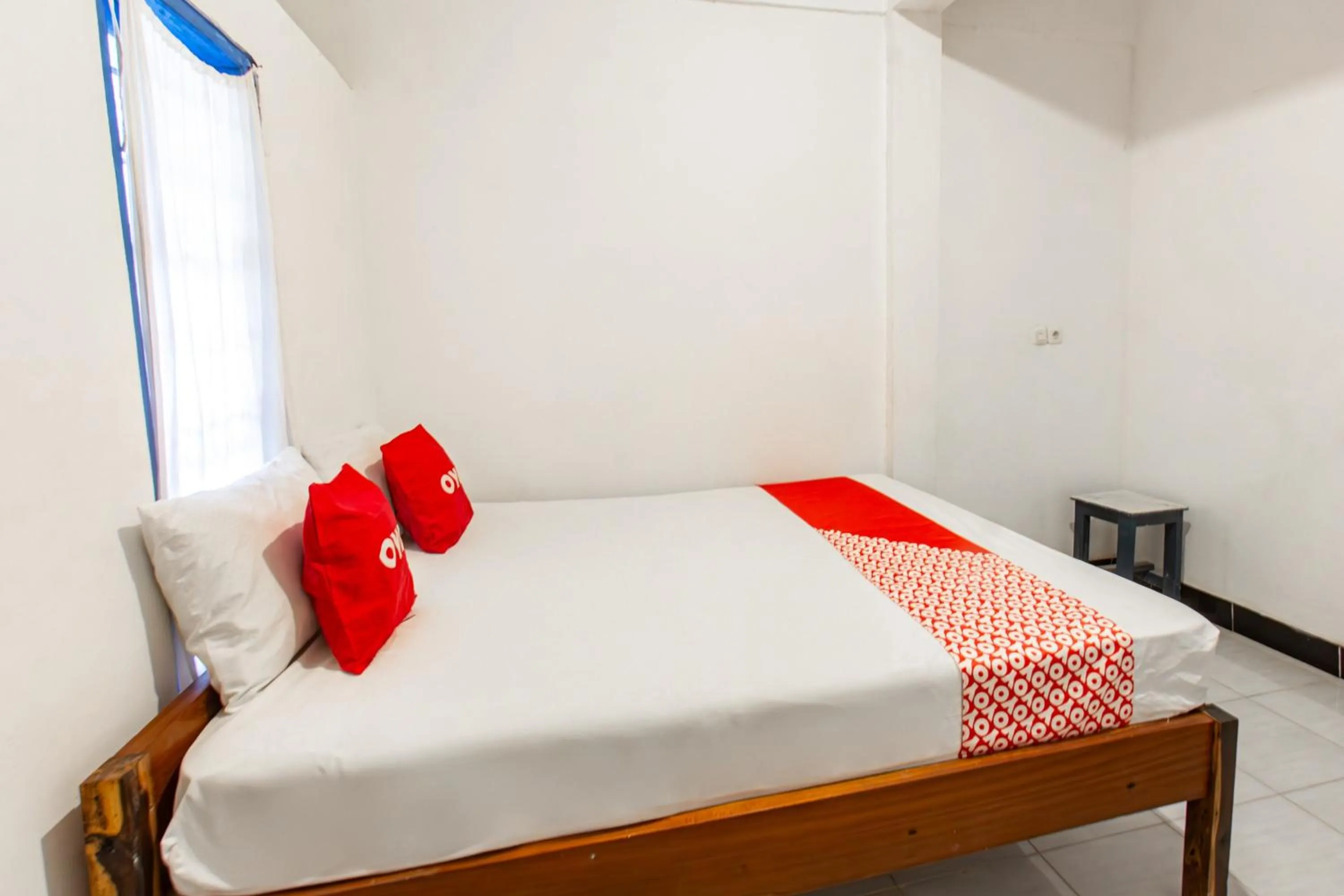 Bedroom, Bed in Hotel O Kawi Homestay