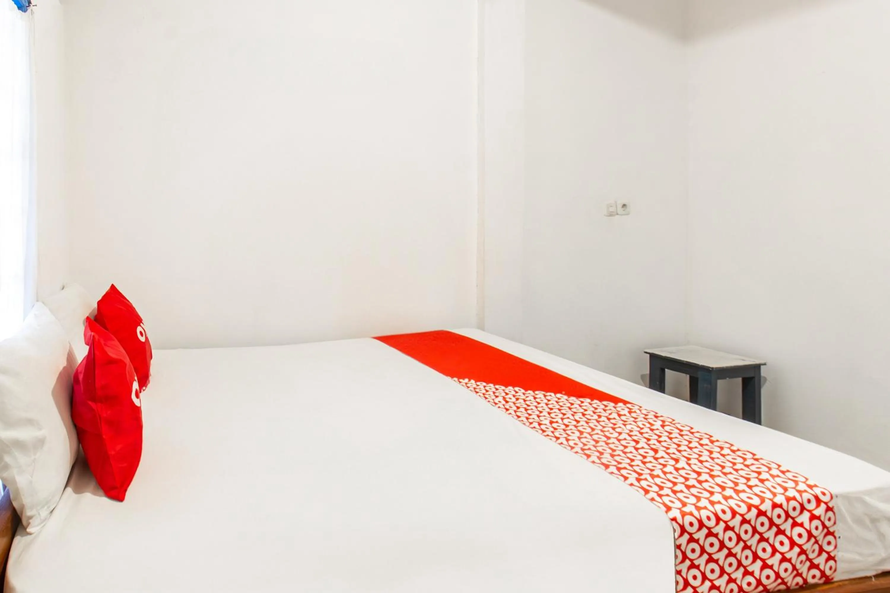 Bedroom, Bed in Hotel O Kawi Homestay