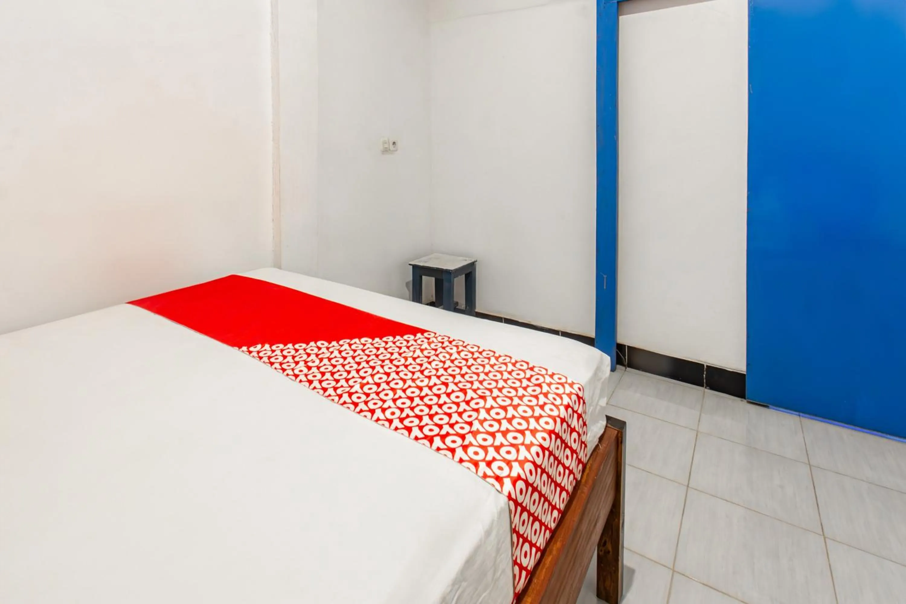 Bedroom, Bed in Hotel O Kawi Homestay