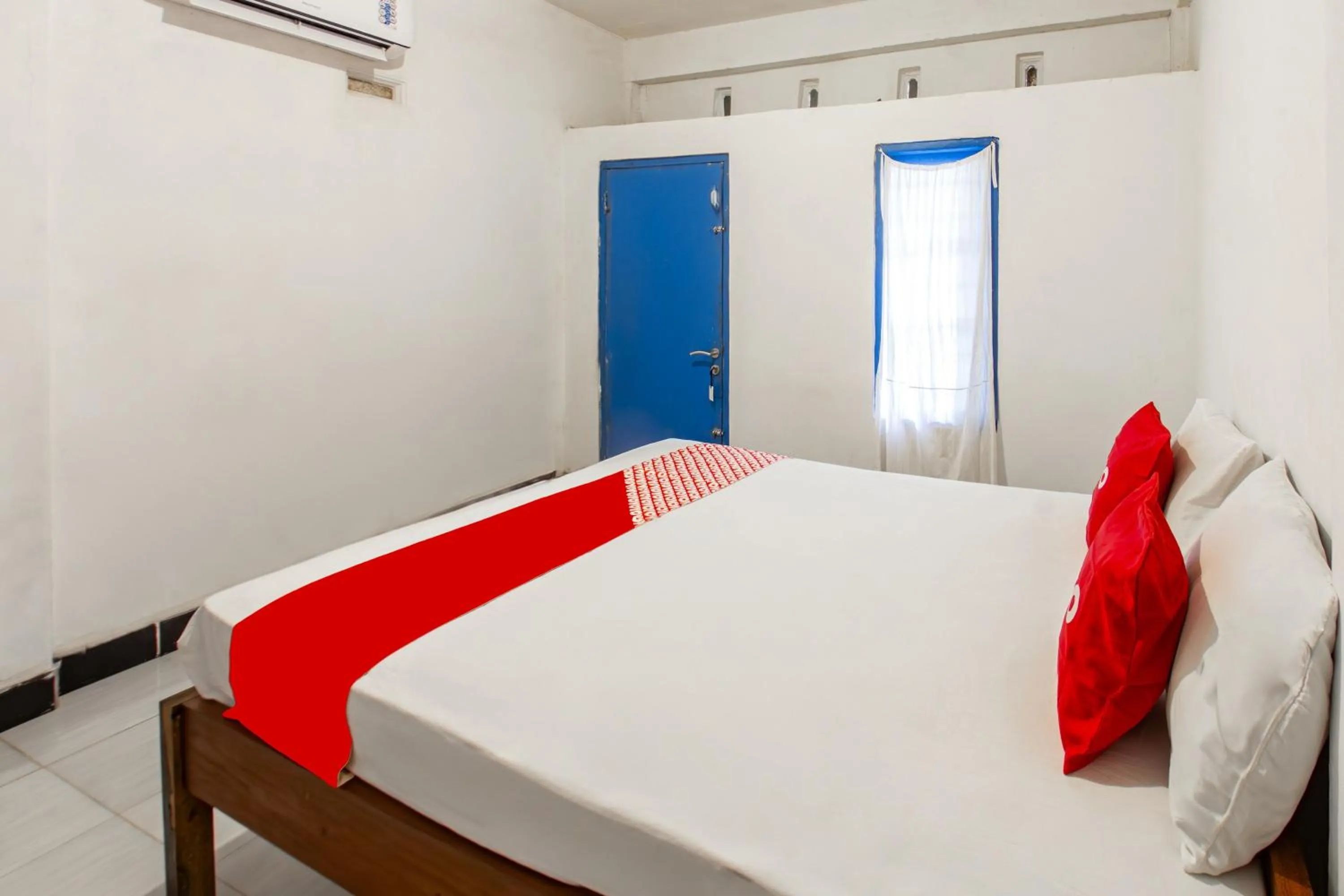 Bedroom, Bed in Hotel O Kawi Homestay