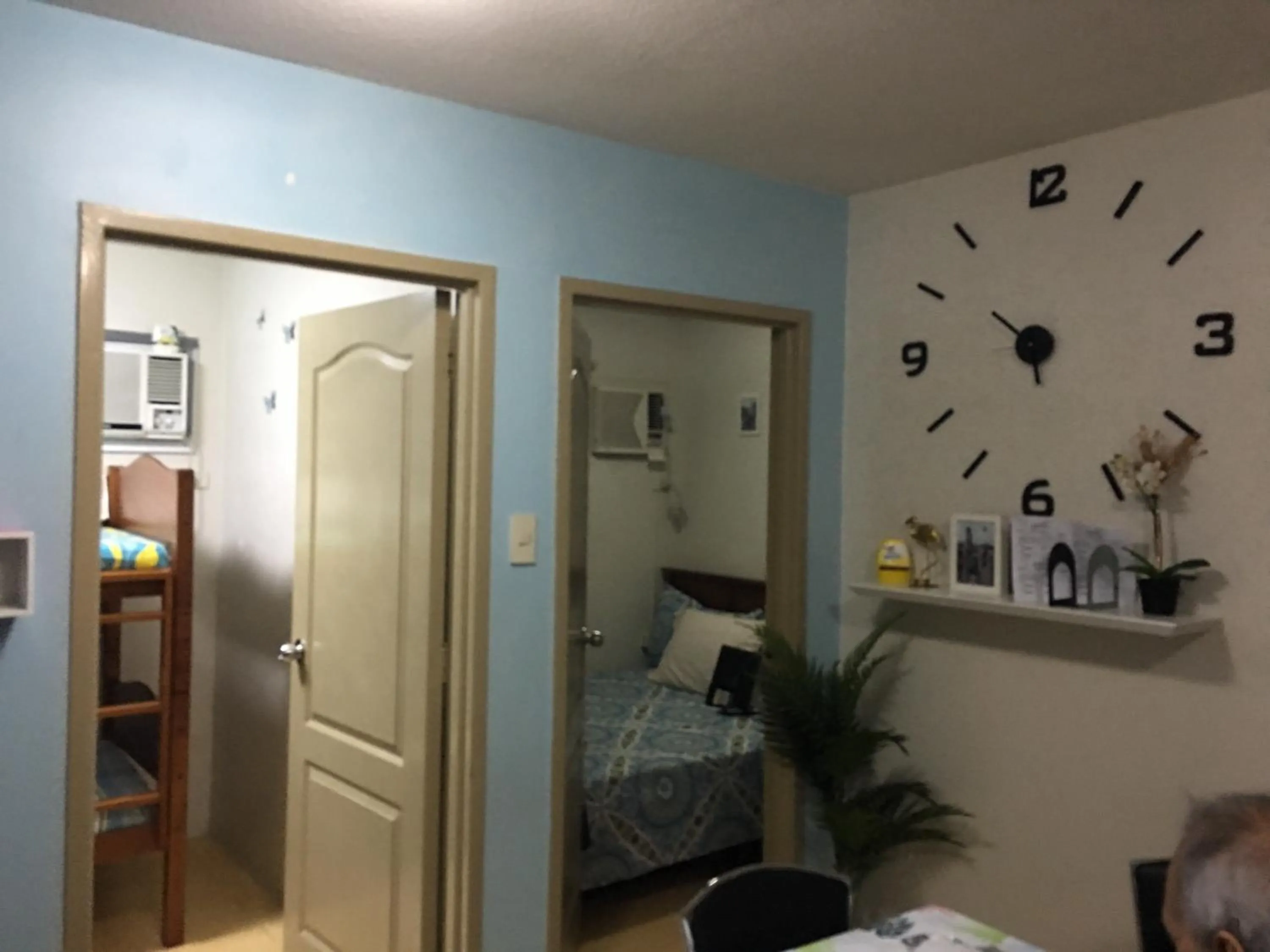 Living room, Bed in 2 BR Sorrento Oasis