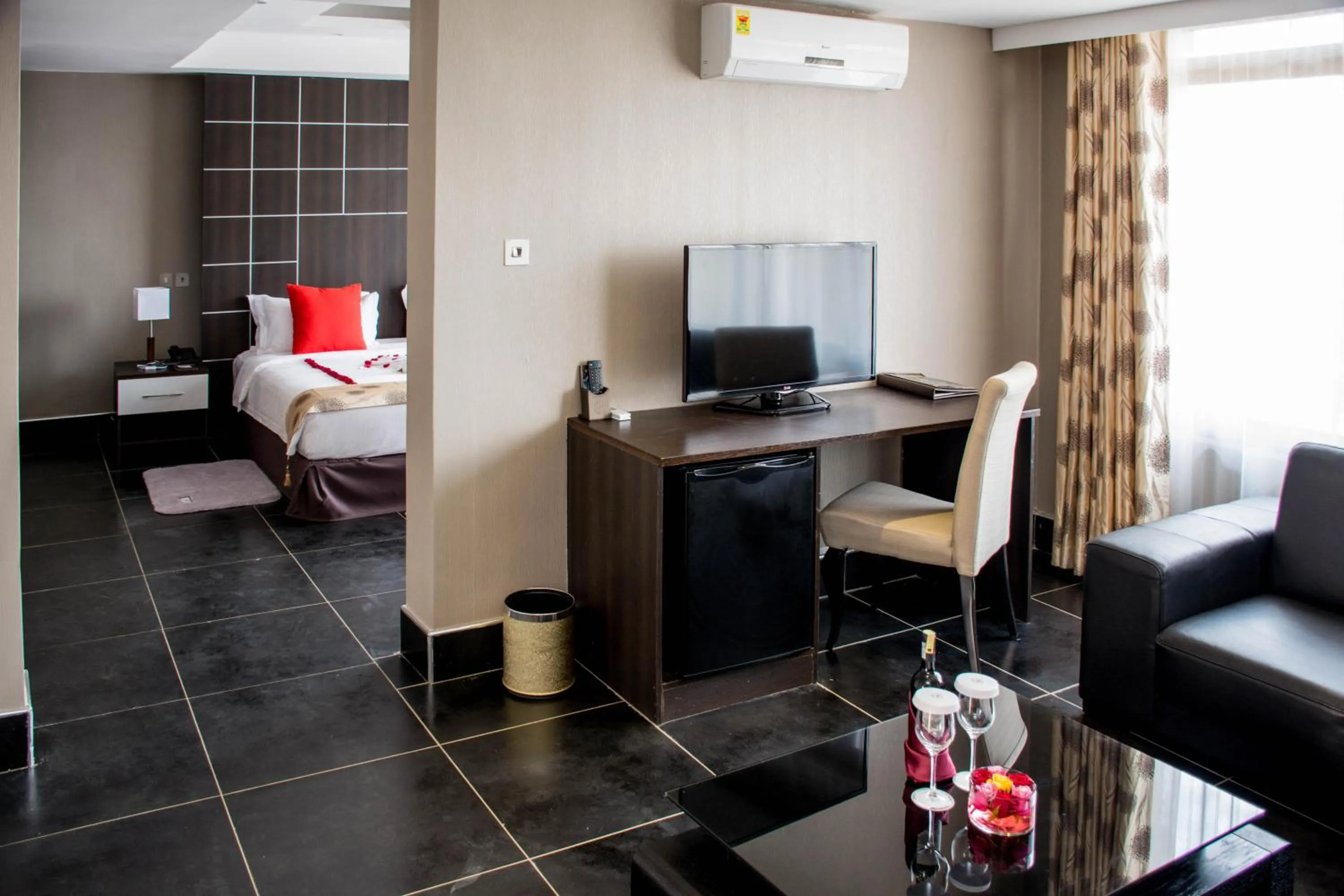 Photo of the whole room, Bed in Gelian Hotel