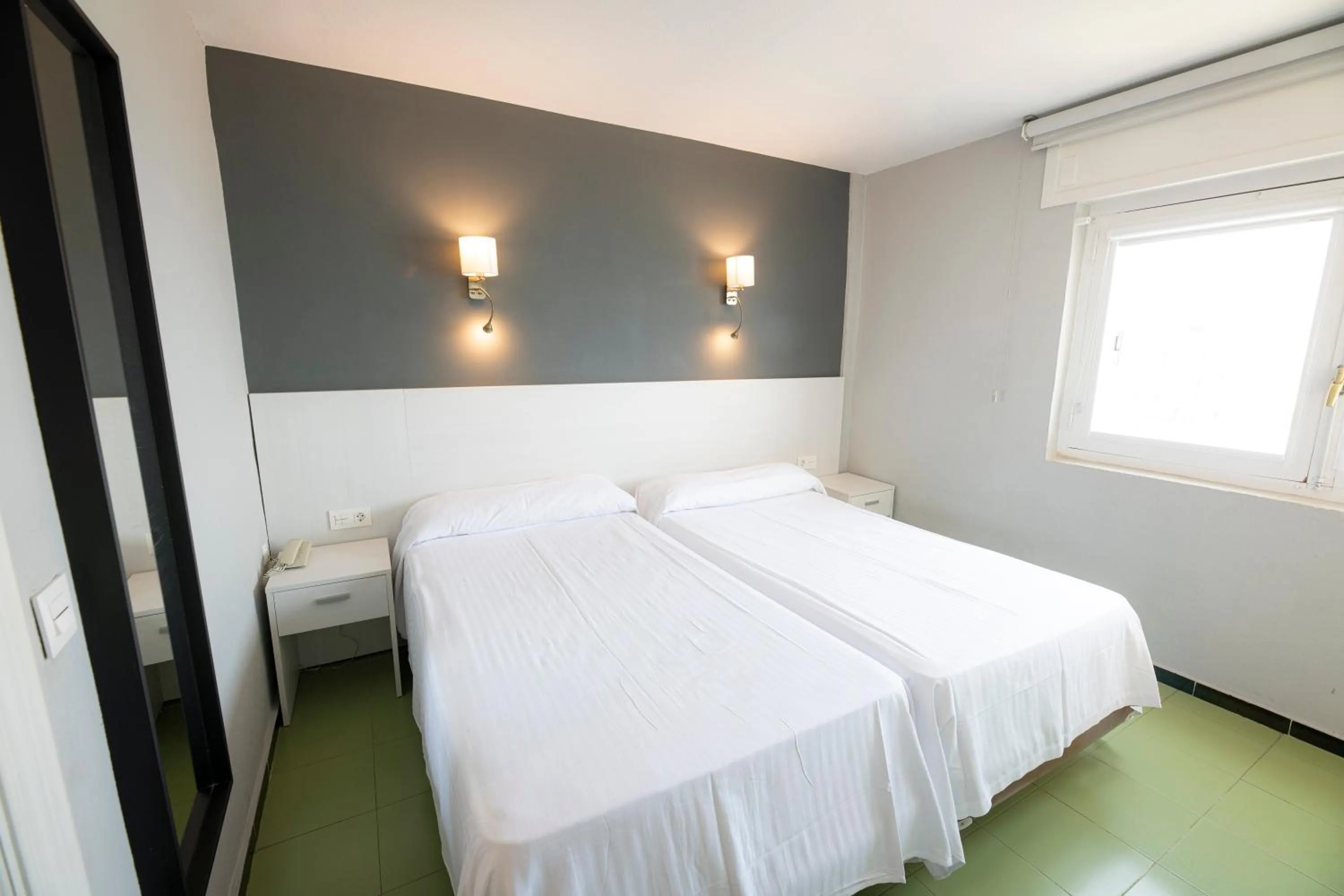 Bedroom, Bed in Destinos de Sol Roquetas de Mar - Montepío Minería