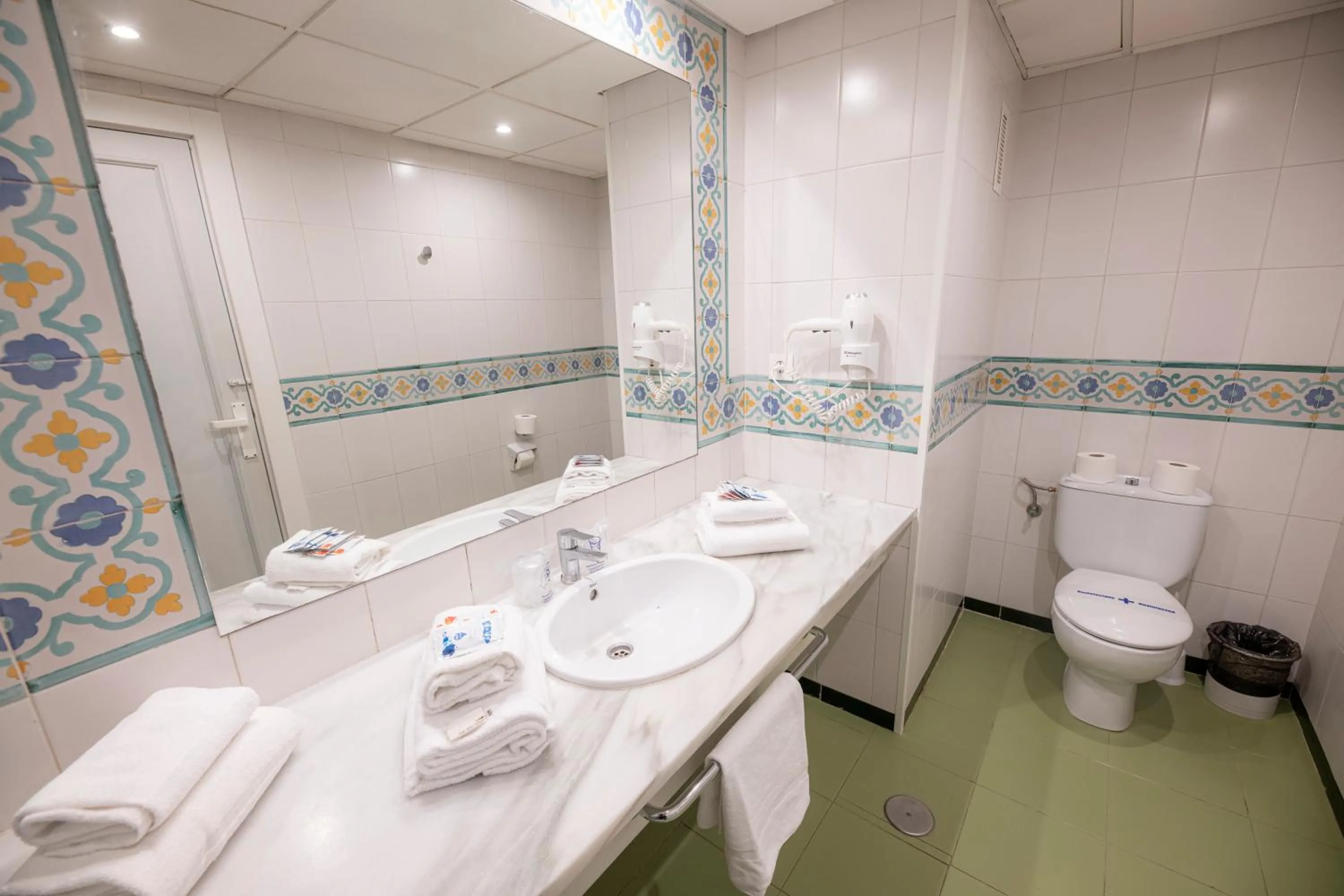 Bathroom in Destinos de Sol Roquetas de Mar - Montepío Minería