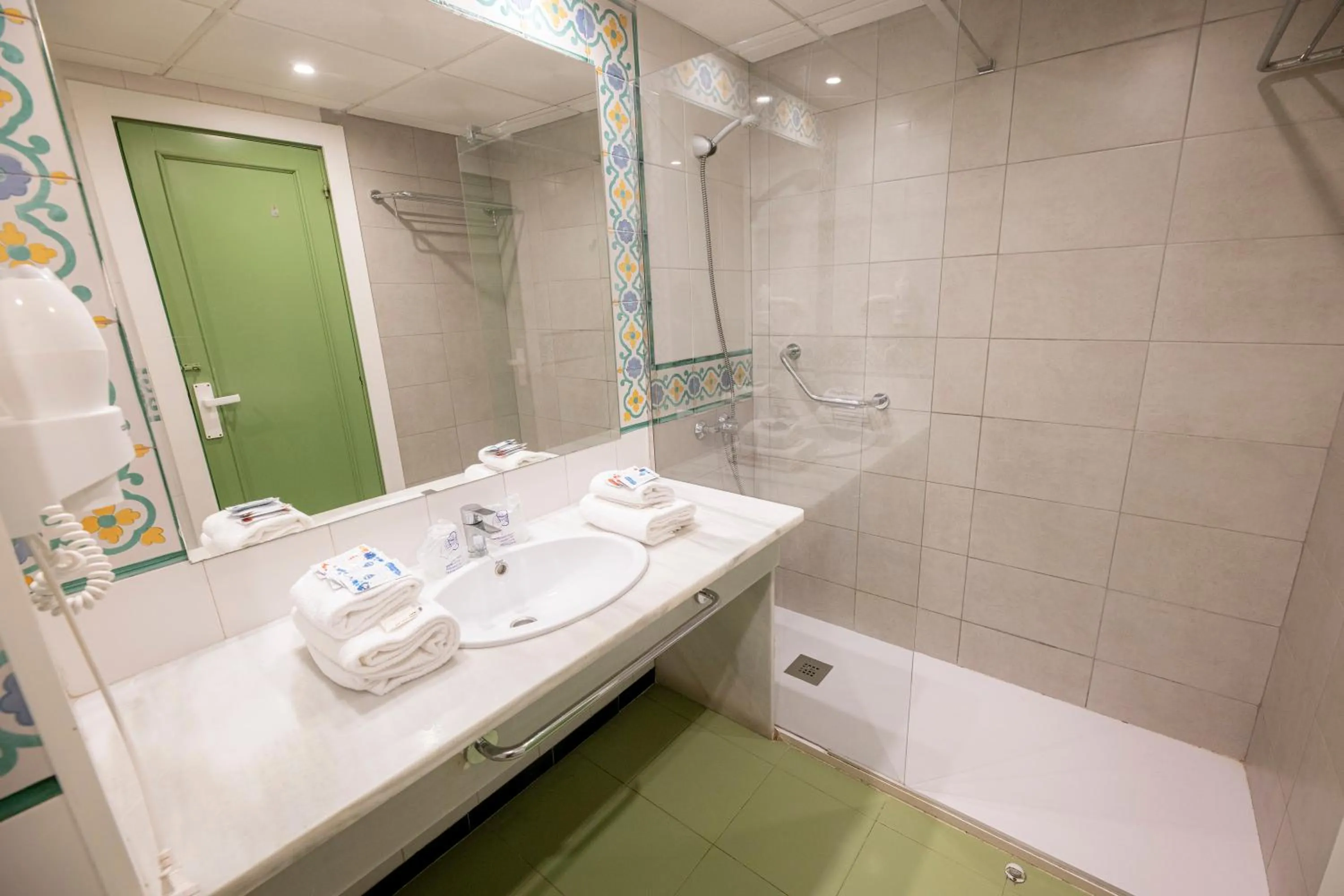 Bathroom in Destinos de Sol Roquetas de Mar - Montepío Minería