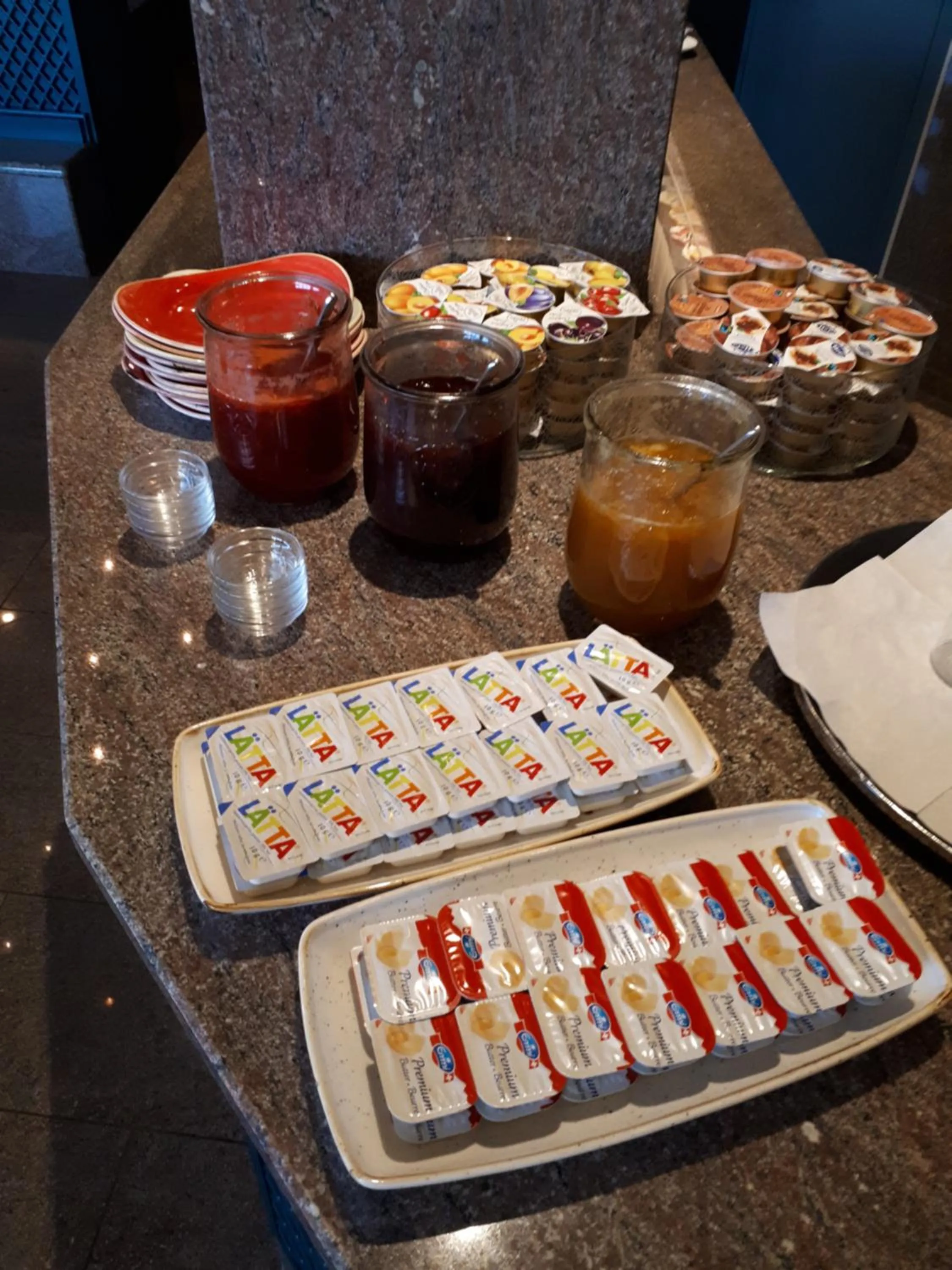 Continental breakfast in Ascott Hotel & Restaurant
