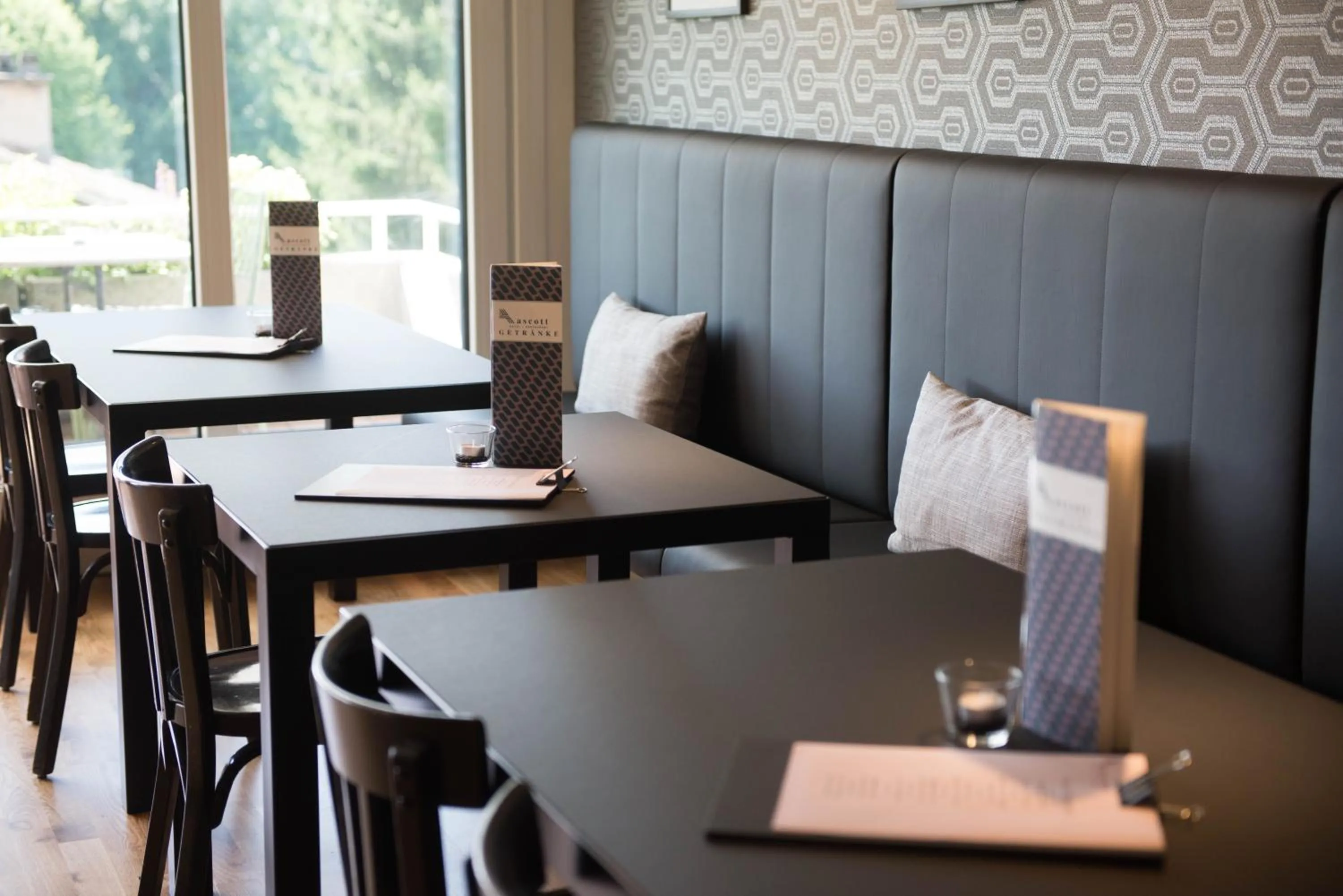 Restaurant/places to eat in Ascott Hotel & Restaurant