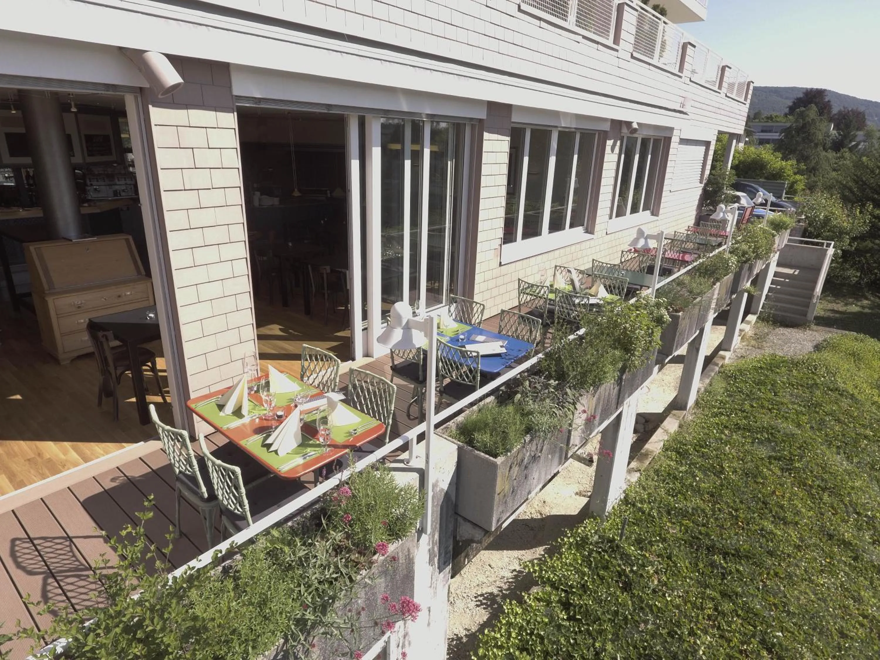 Restaurant/places to eat in Ascott Hotel & Restaurant