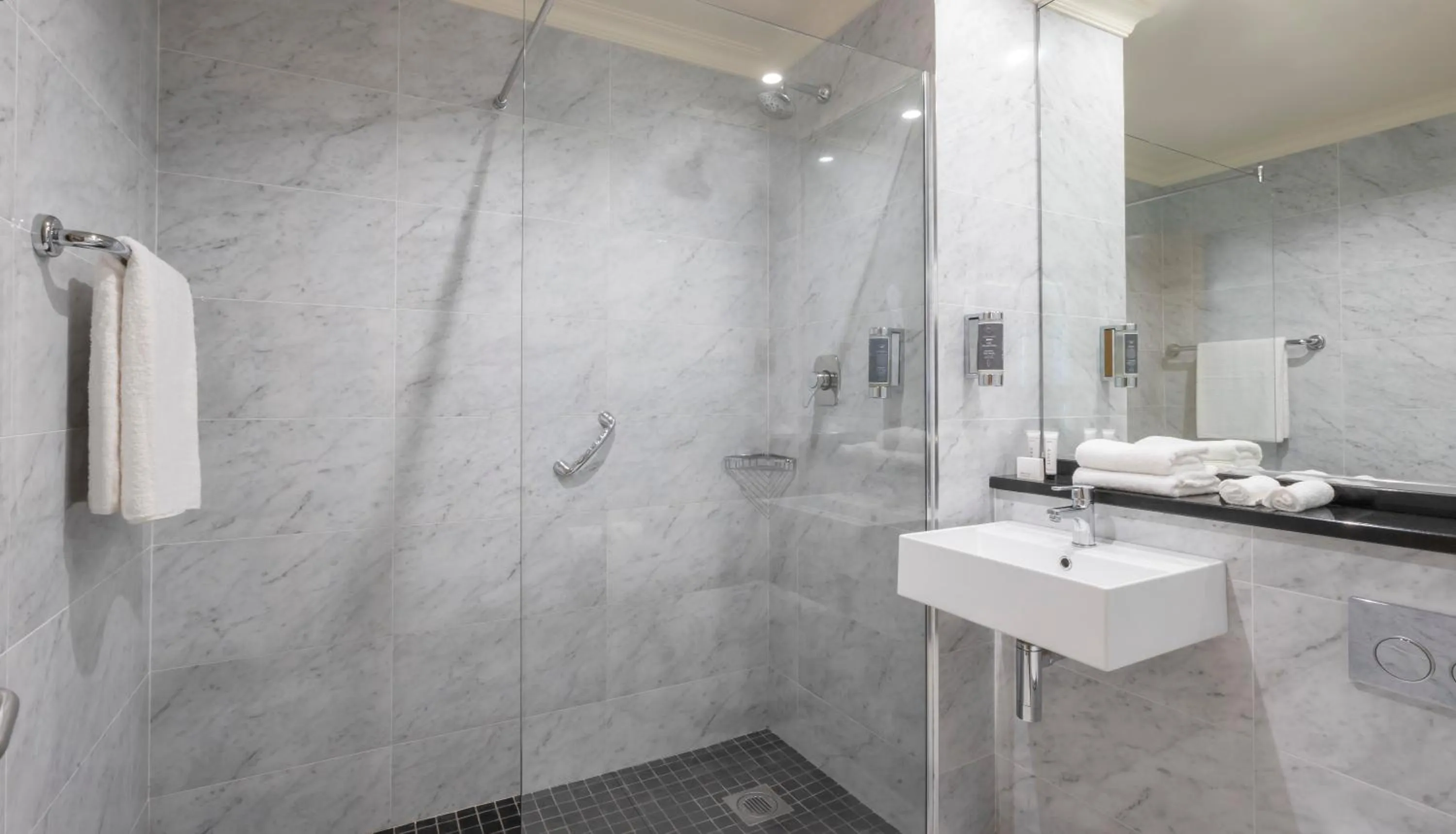 Bathroom in Eyre Square Hotel