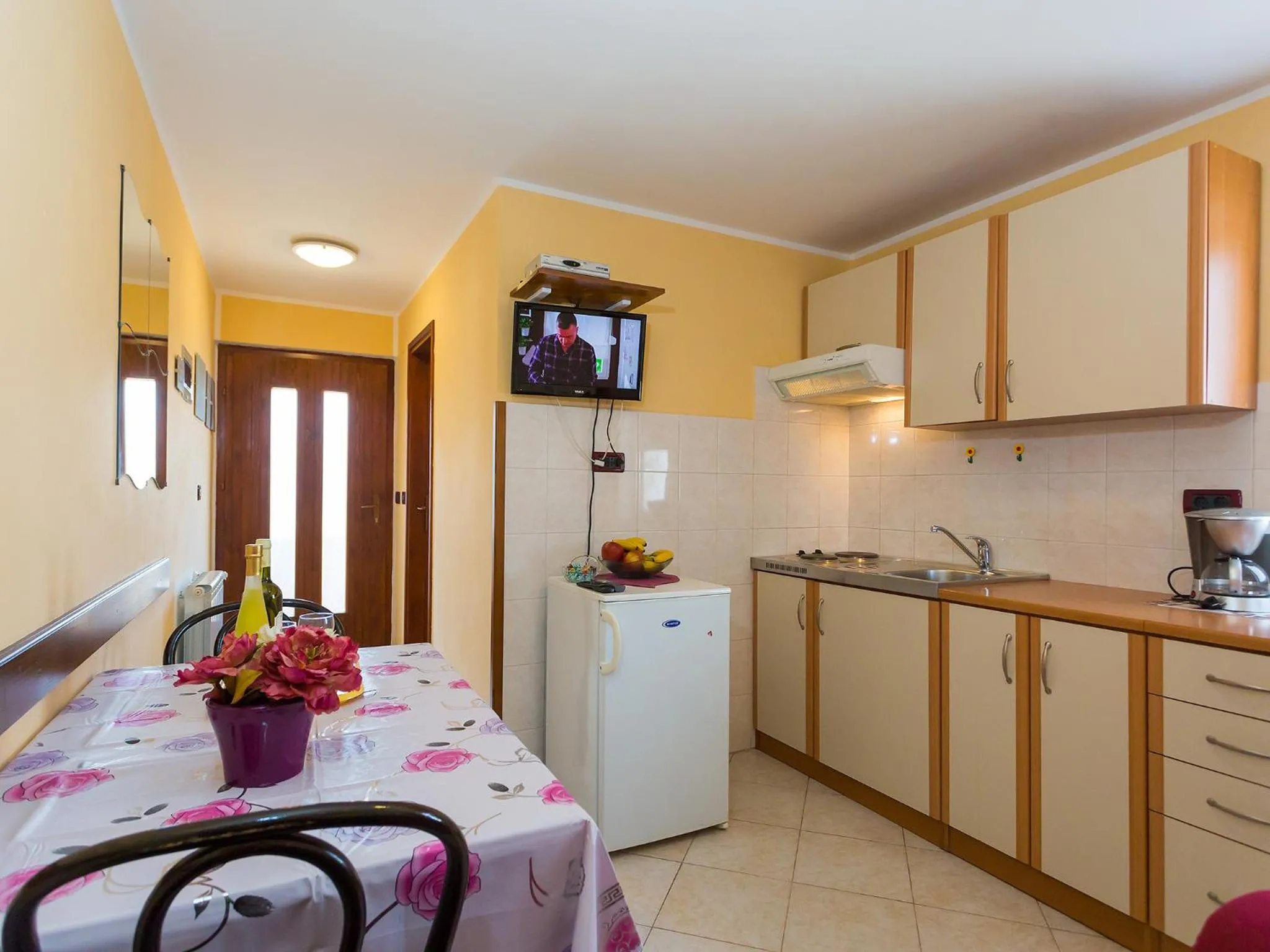 Kitchen or kitchenette in Apartments Davorka