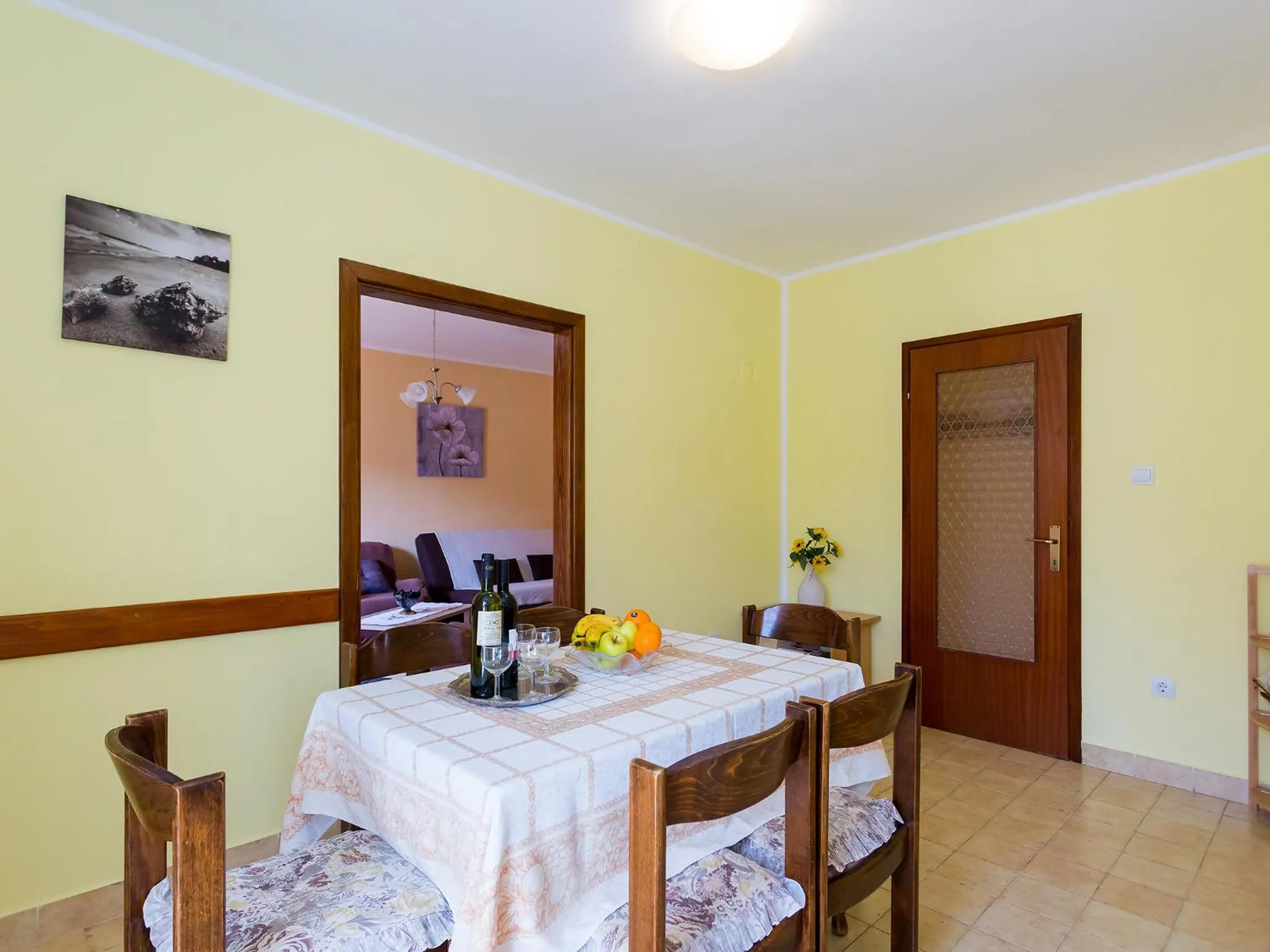 Dining area in Apartments Davorka