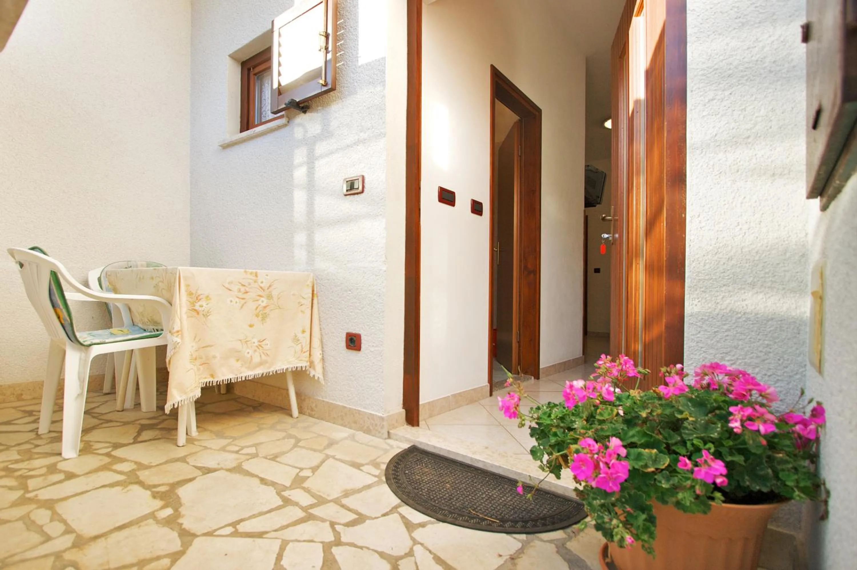 Facade/entrance in Apartments Davorka
