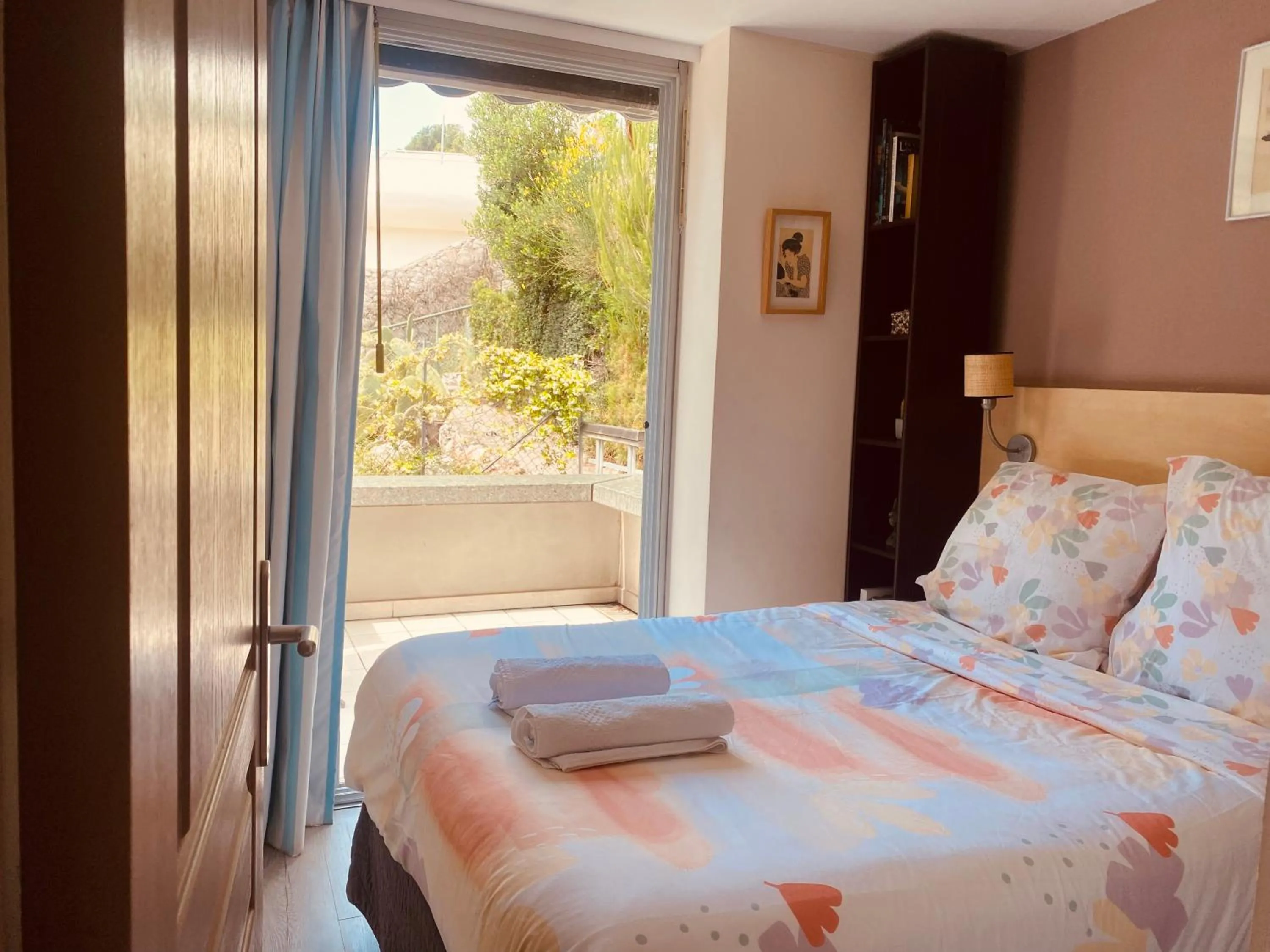 Bed in Sunny Home Costa Plana-Monaco -Cap D'Ail