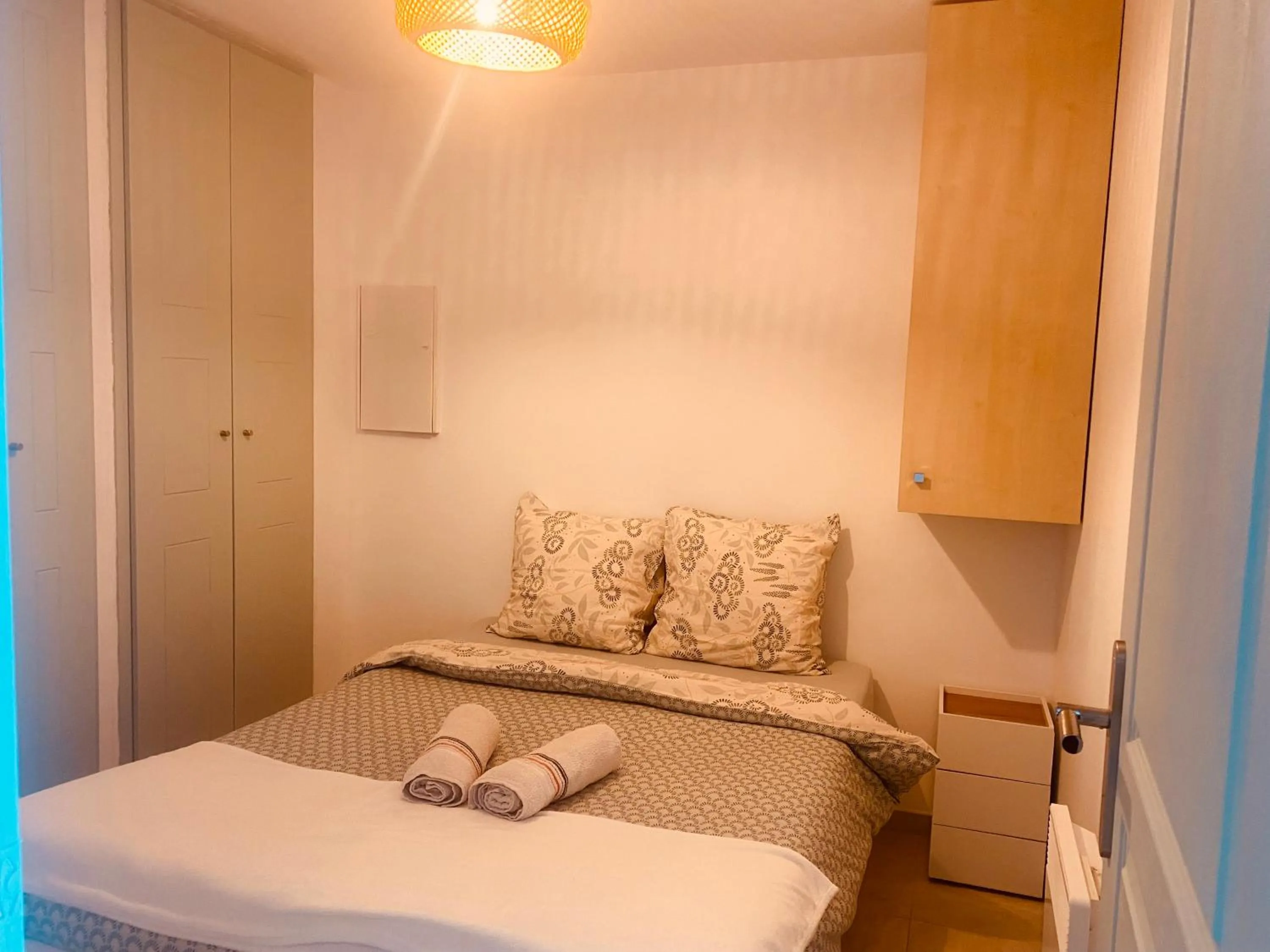 Bed in Sunny Home Costa Plana-Monaco -Cap D'Ail