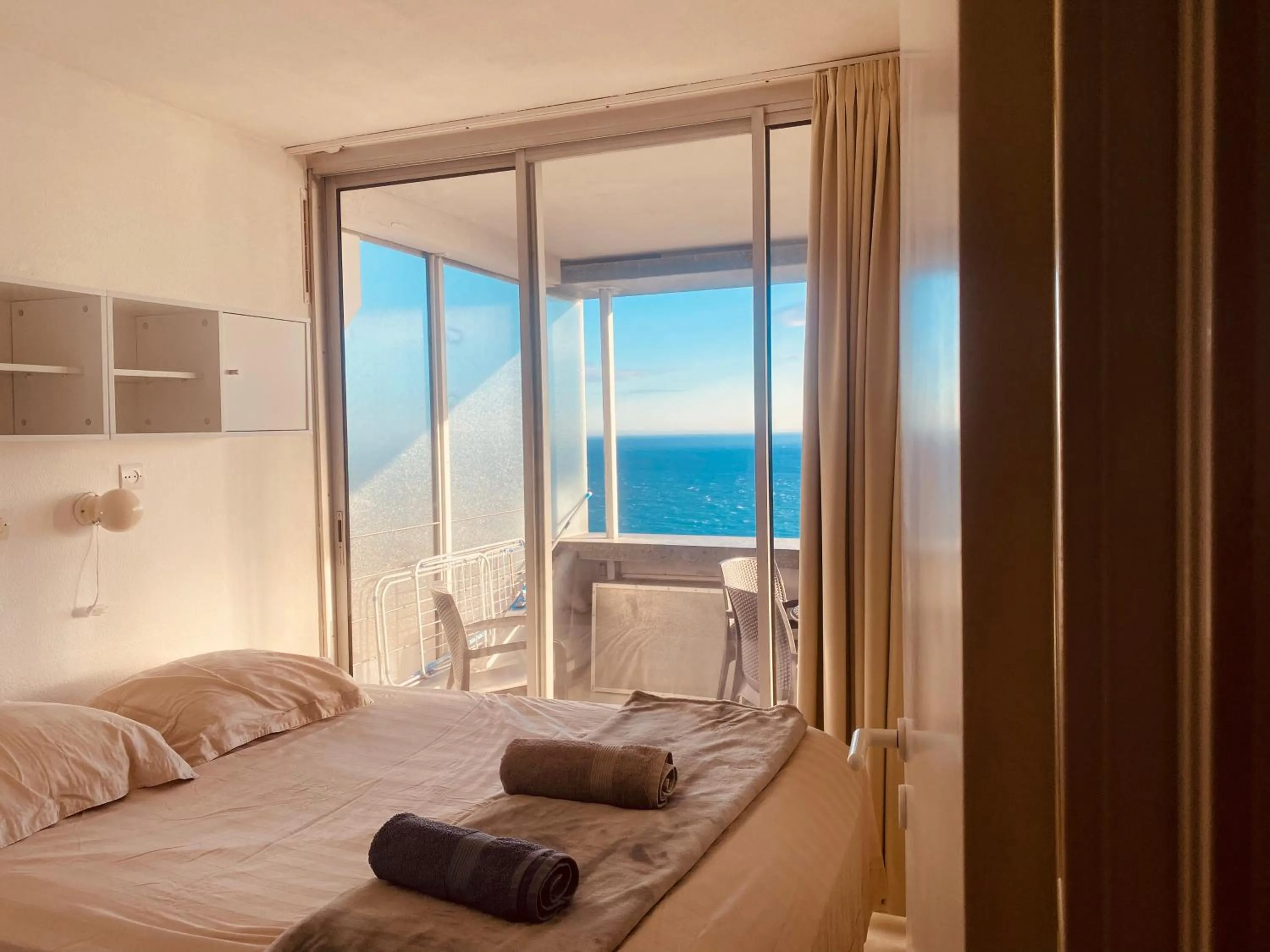 Bed in Sunny Home Costa Plana-Monaco -Cap D'Ail