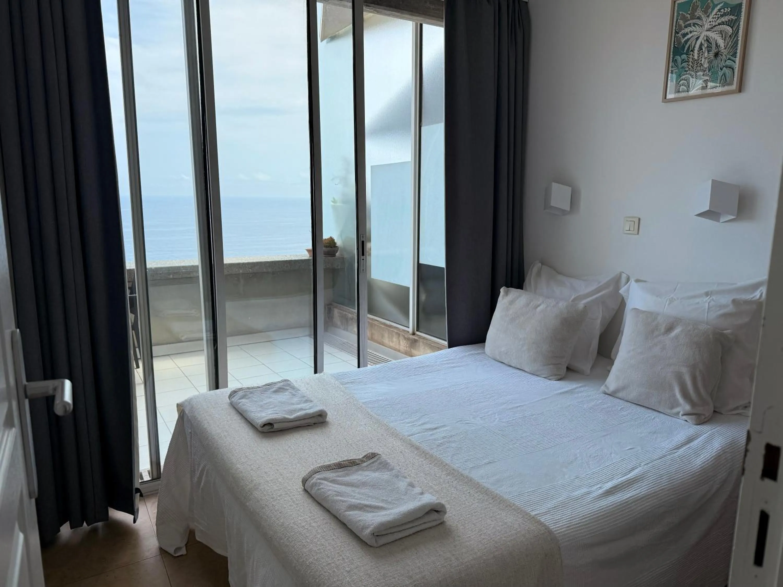 Bed in Sunny Home Costa Plana-Monaco -Cap D'Ail