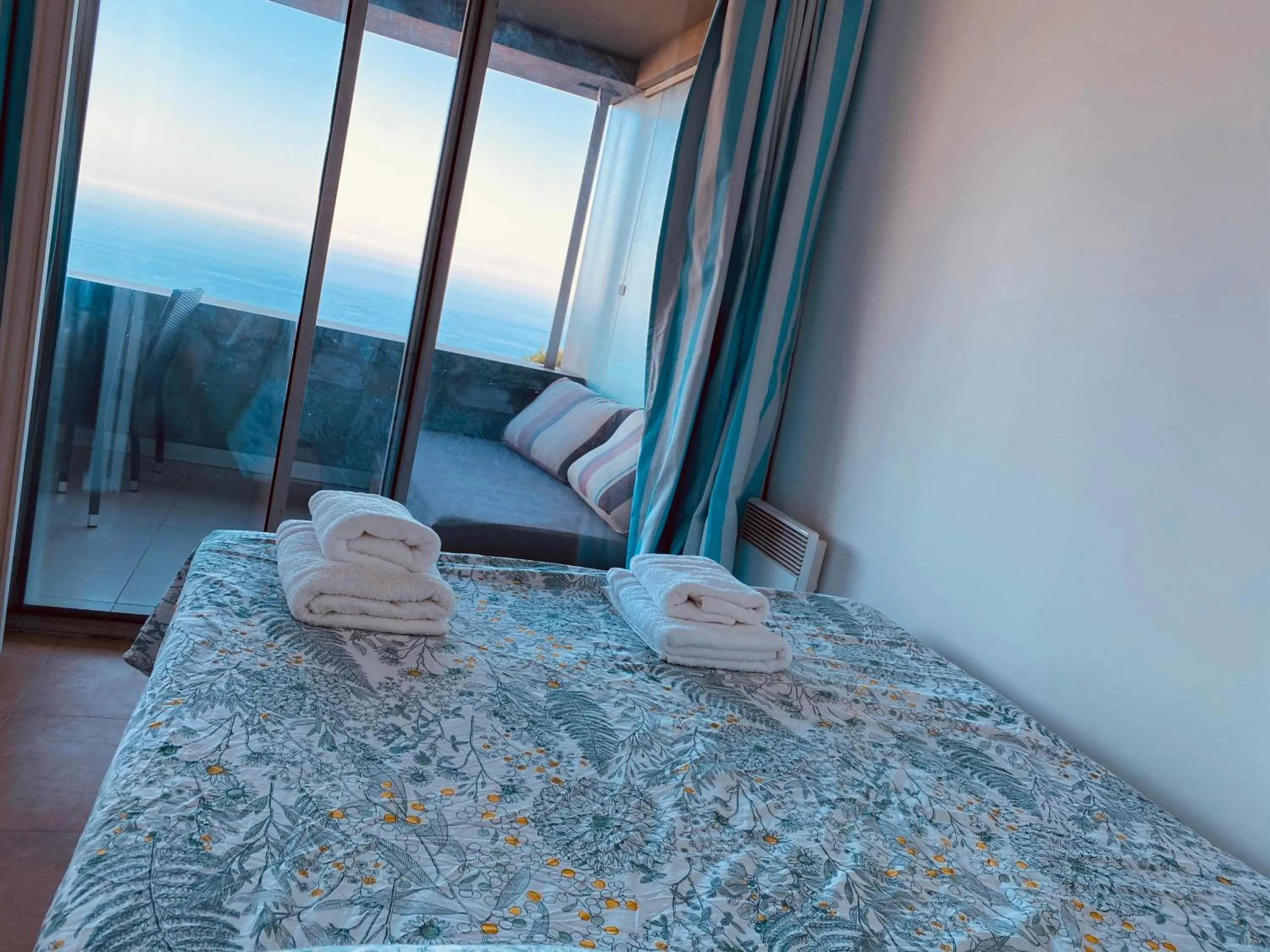 Bed in Sunny Home Costa Plana-Monaco -Cap D'Ail