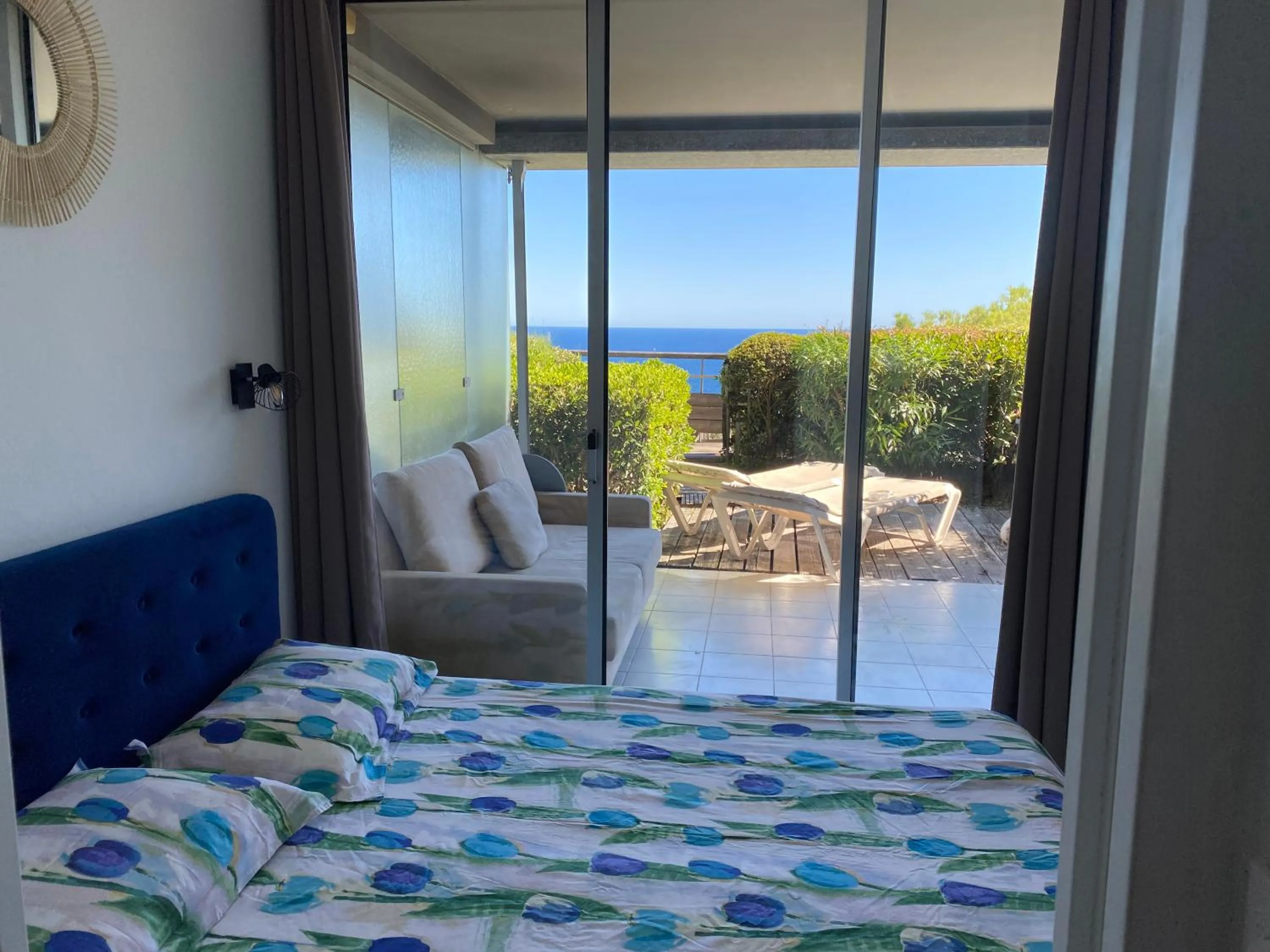 Bed in Sunny Home Costa Plana-Monaco -Cap D'Ail