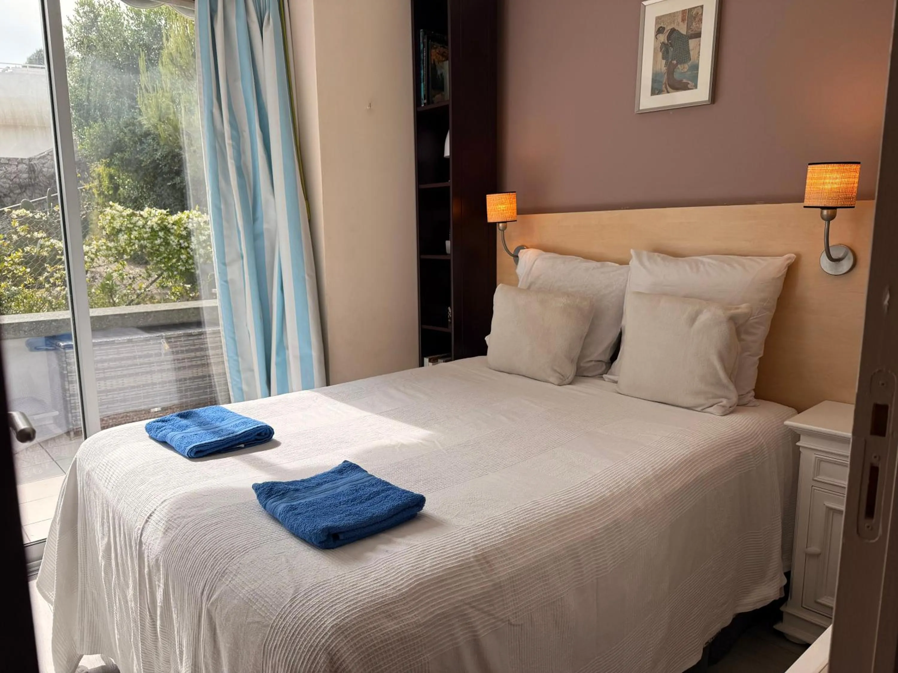 Bed in Sunny Home Costa Plana-Monaco -Cap D'Ail