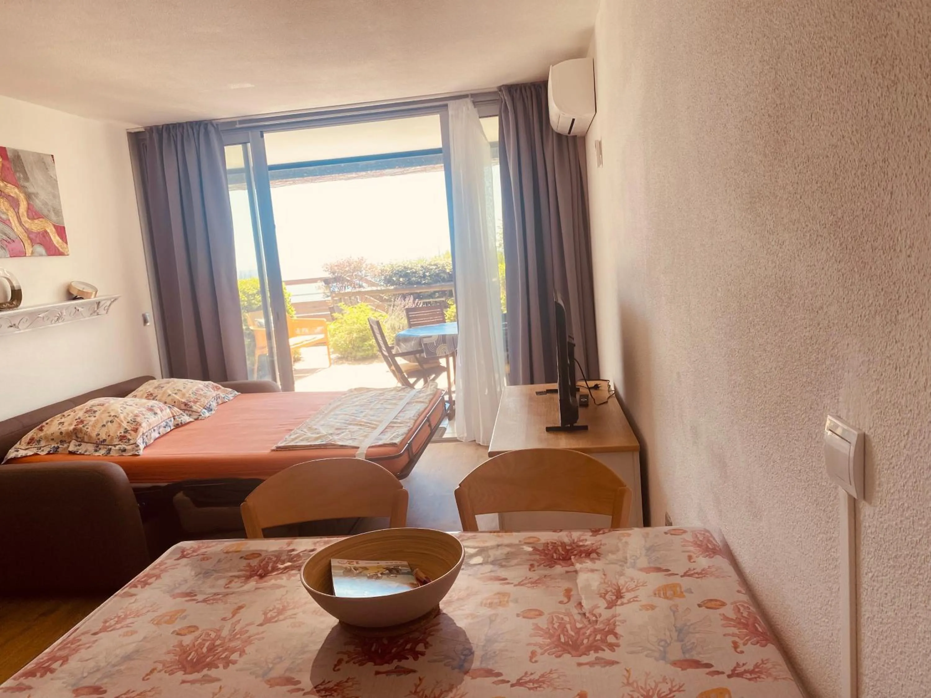 Bed in Sunny Home Costa Plana-Monaco -Cap D'Ail