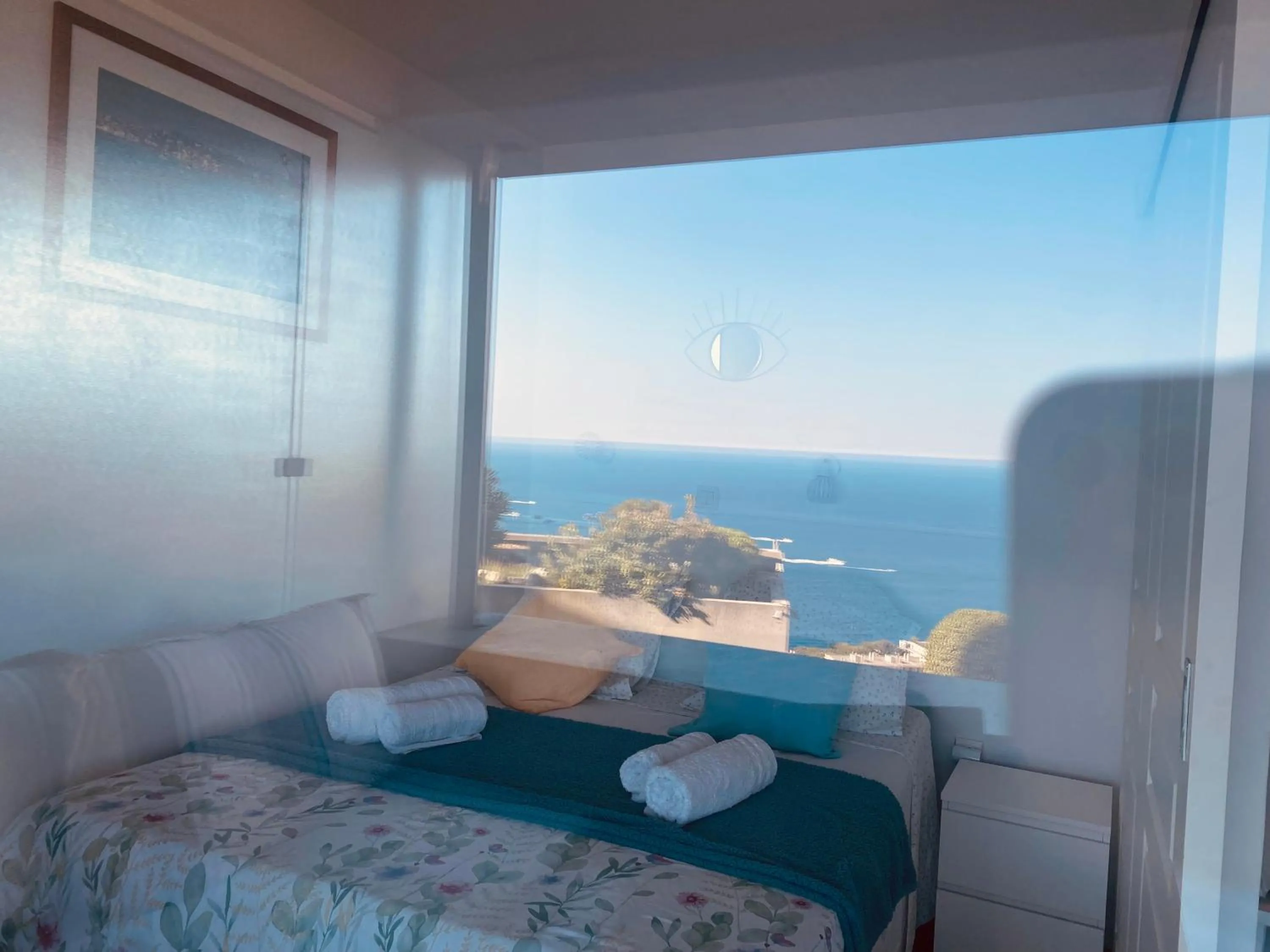 Bed in Sunny Home Costa Plana-Monaco -Cap D'Ail