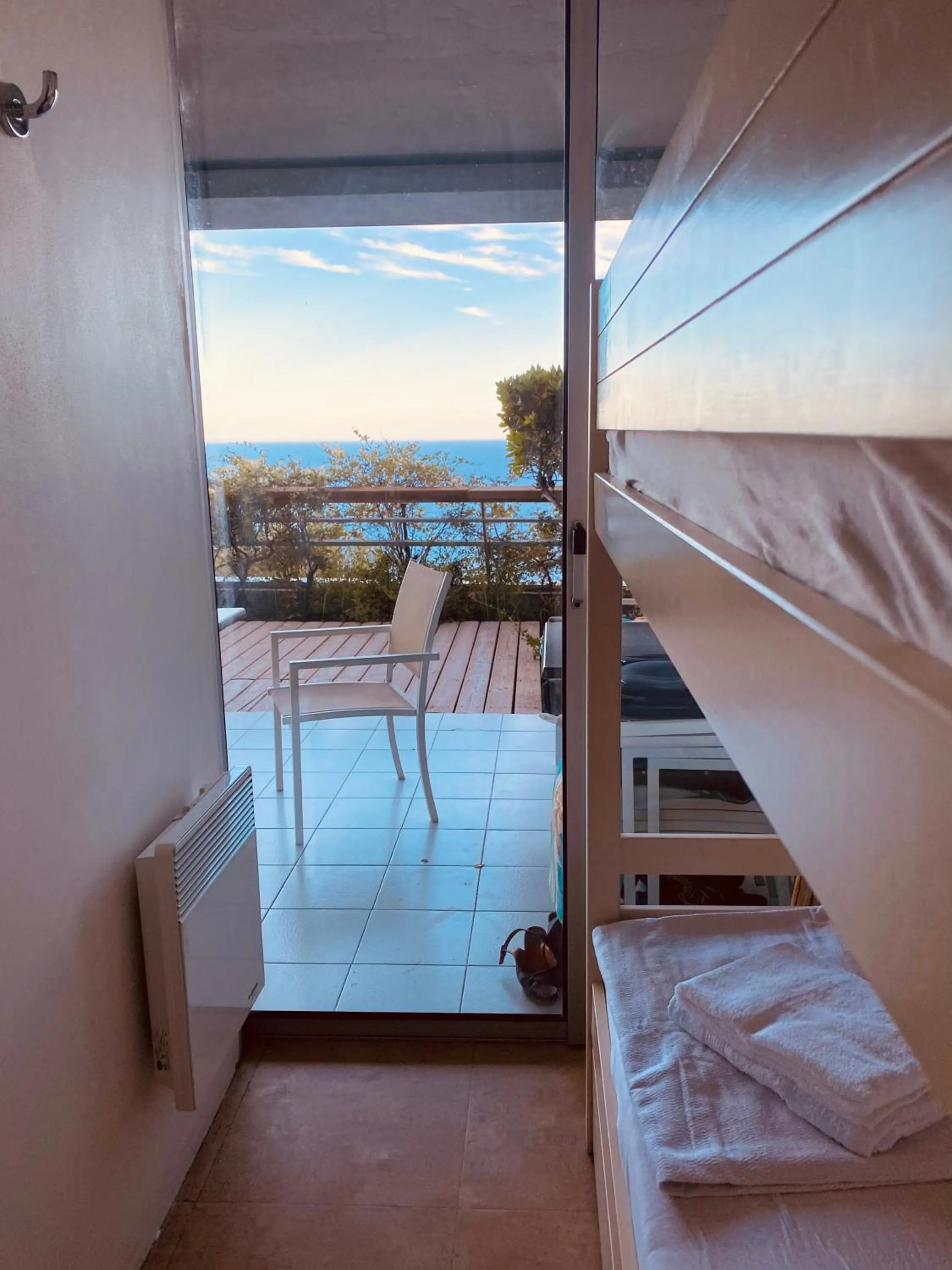 Bed in Sunny Home Costa Plana-Monaco -Cap D'Ail