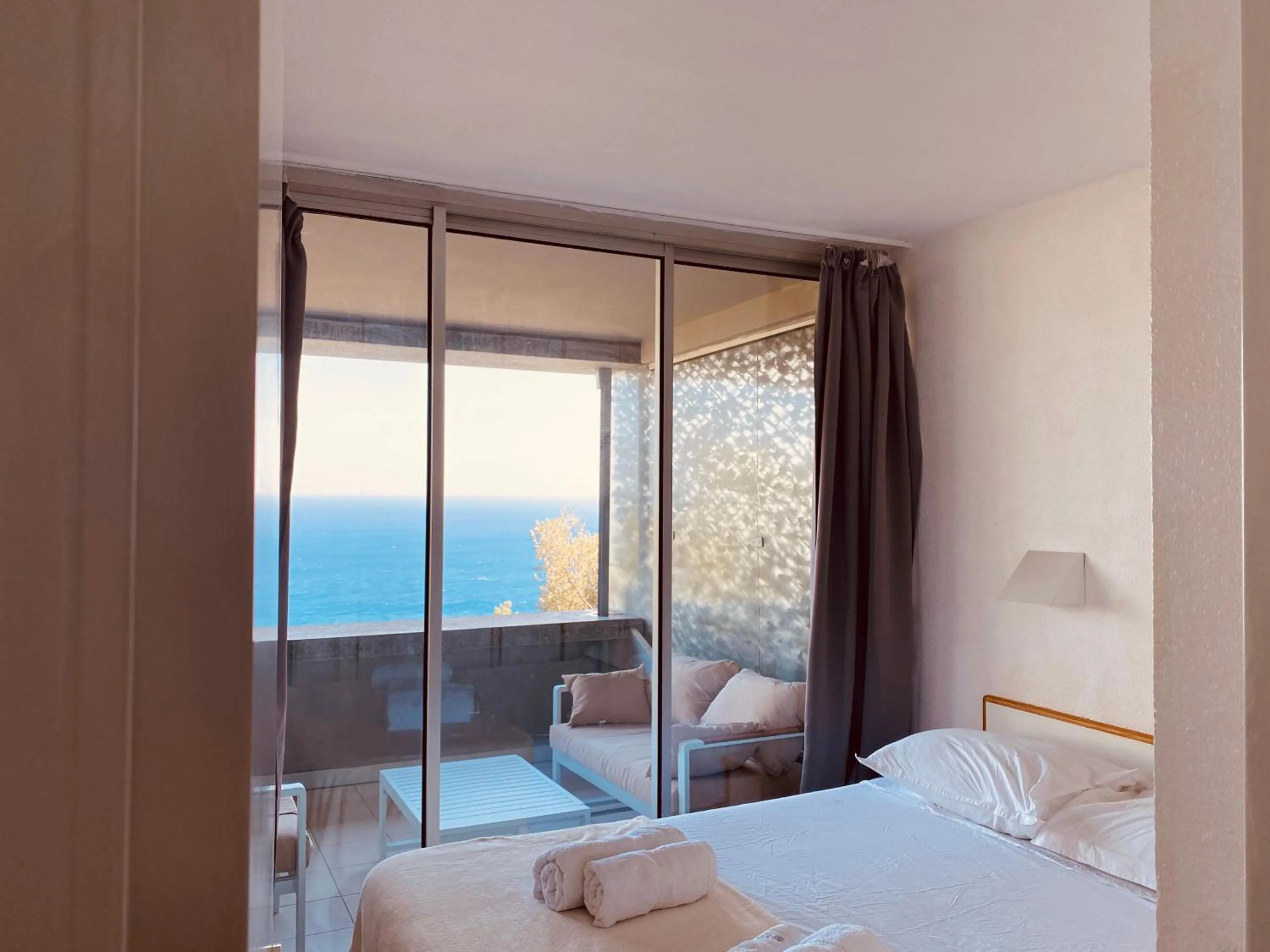 Bed in Sunny Home Costa Plana-Monaco -Cap D'Ail