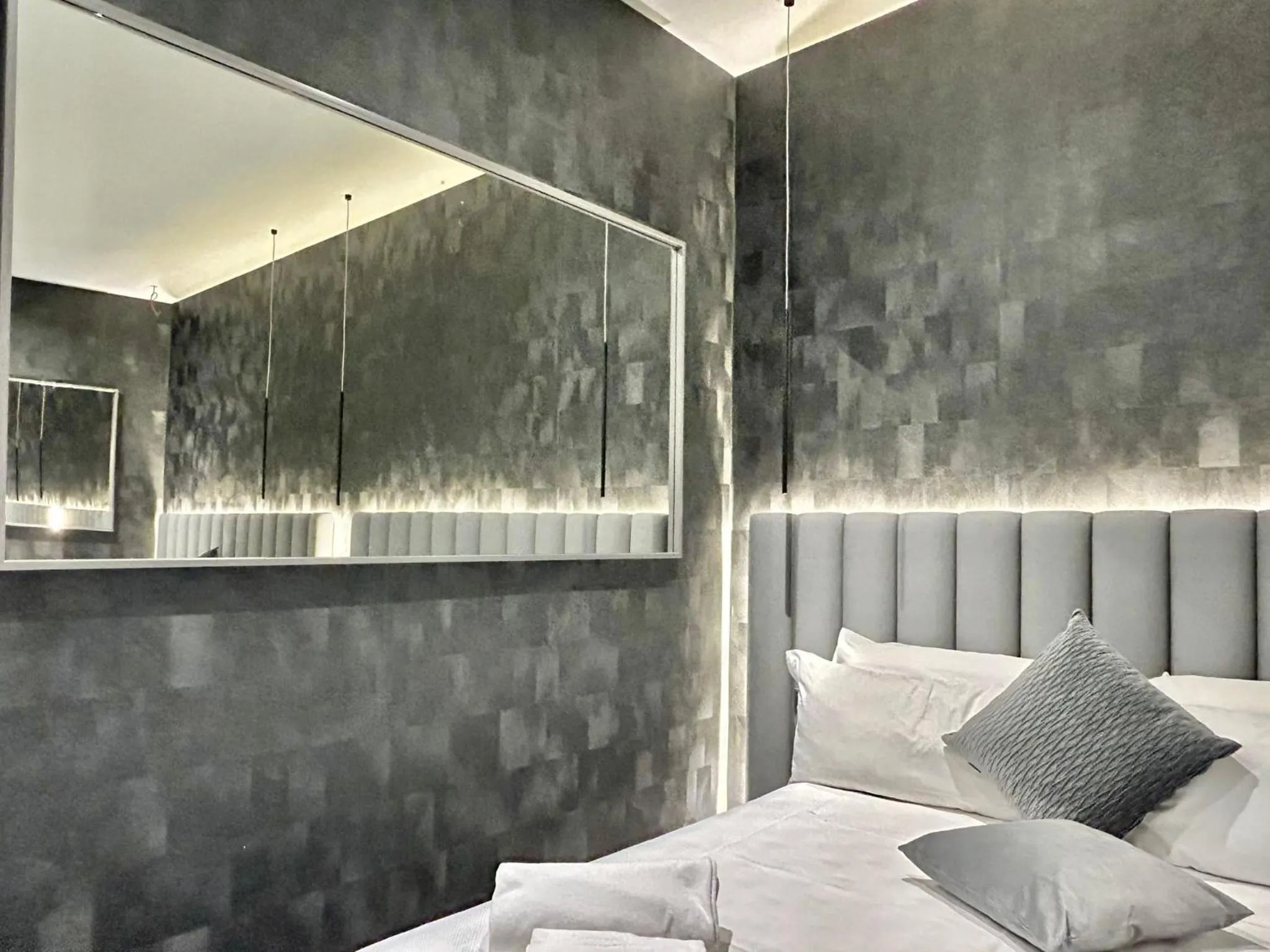 Photo of the whole room, Bed in Private Luxury Suites