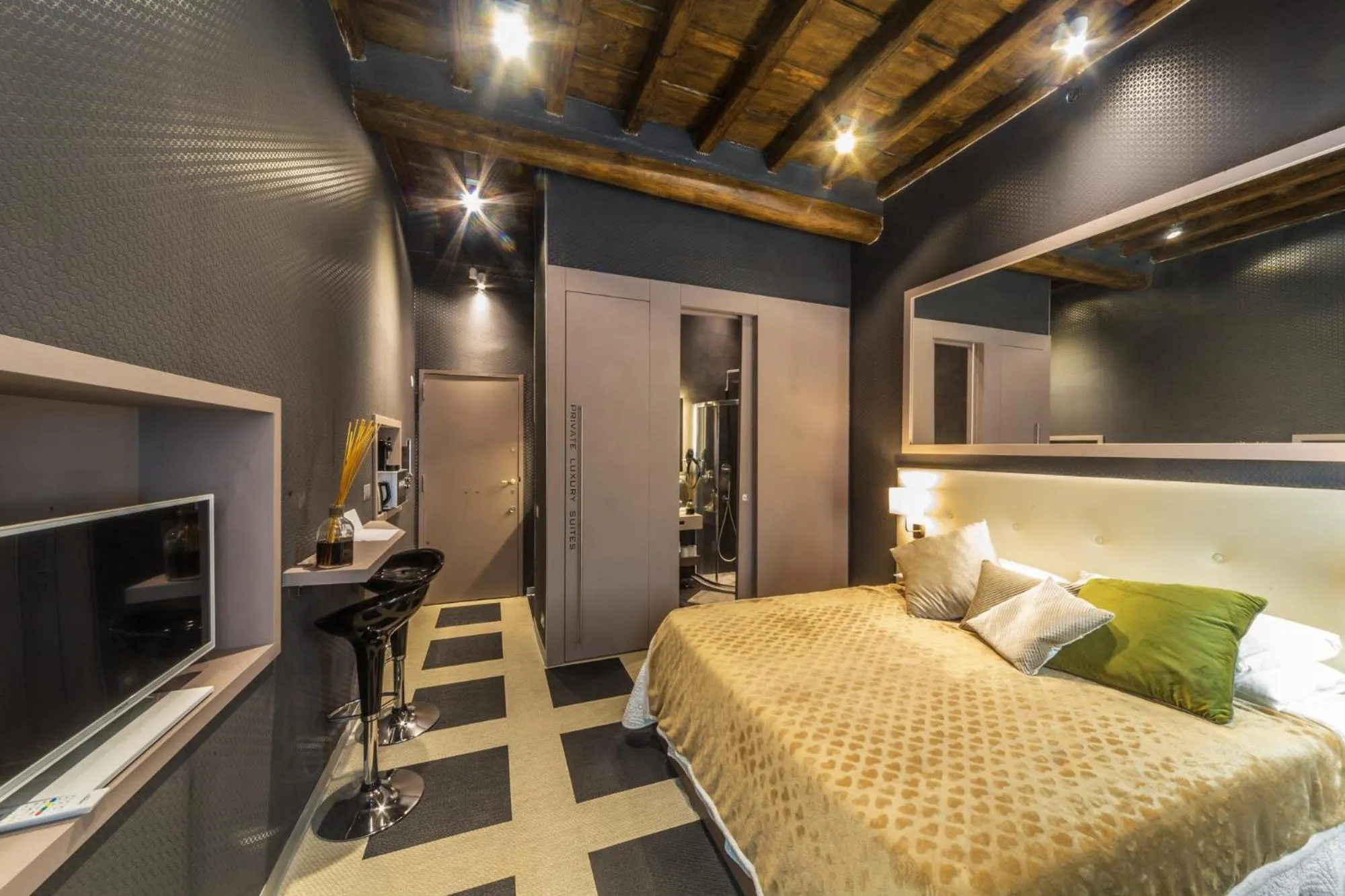 TV and multimedia, Bed in Private Luxury Suites